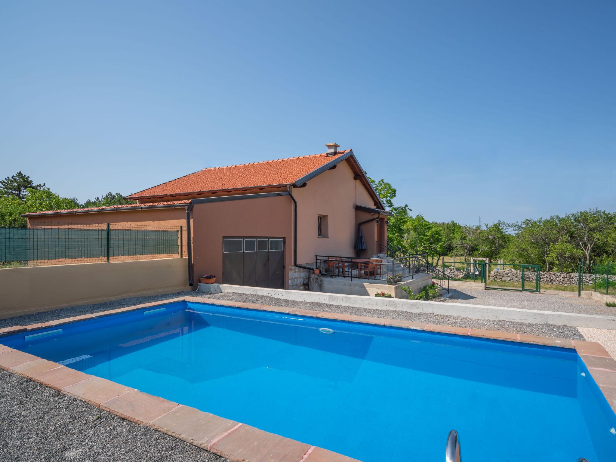 Foto 22 - Casa de 2 quartos em Senj com piscina privada e terraço