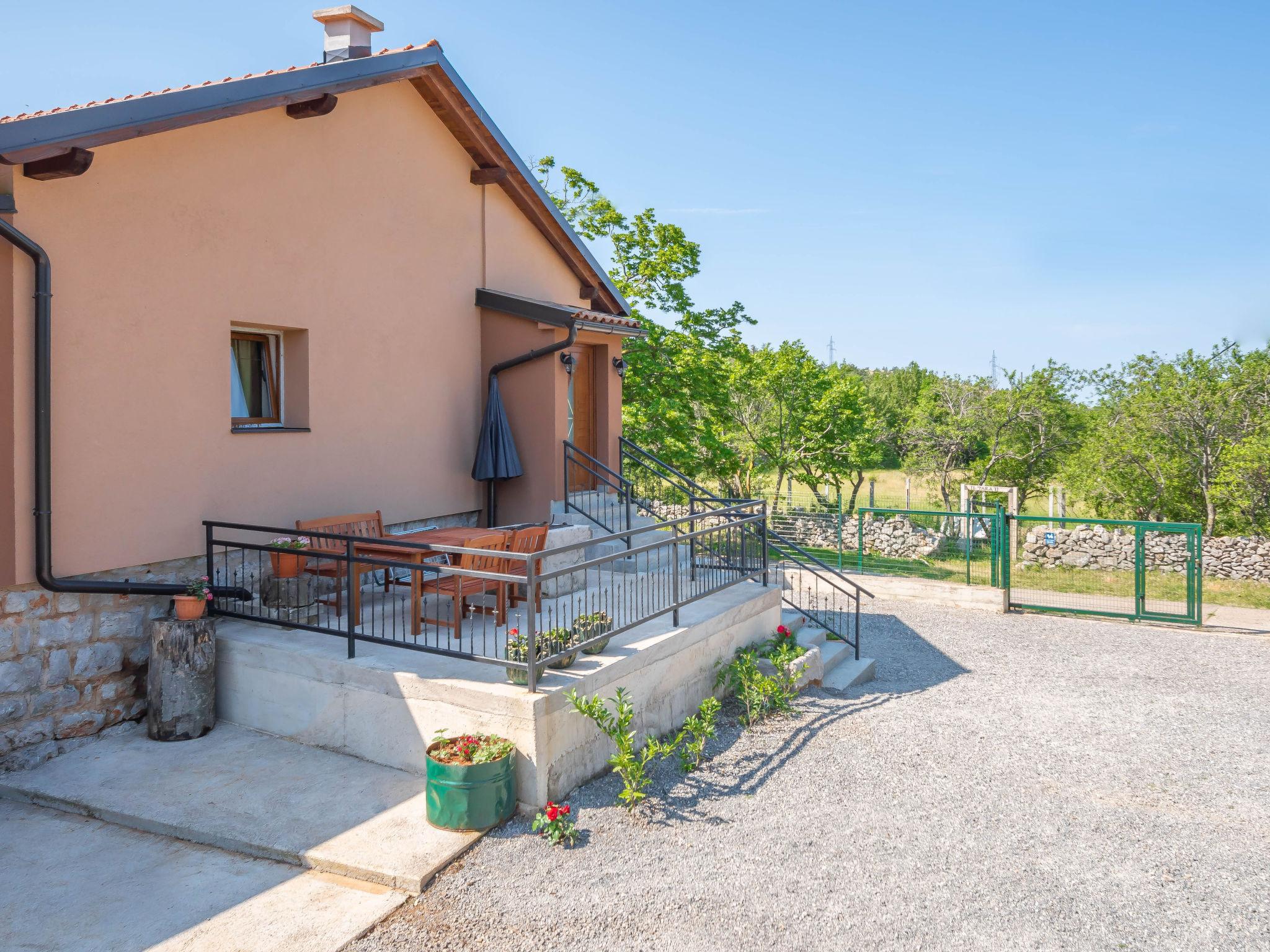 Foto 6 - Casa de 2 habitaciones en Senj con piscina privada y vistas al mar