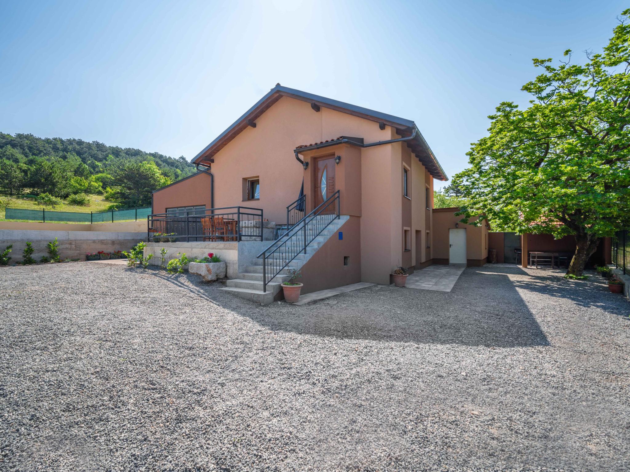 Foto 24 - Casa de 2 quartos em Senj com piscina privada e terraço