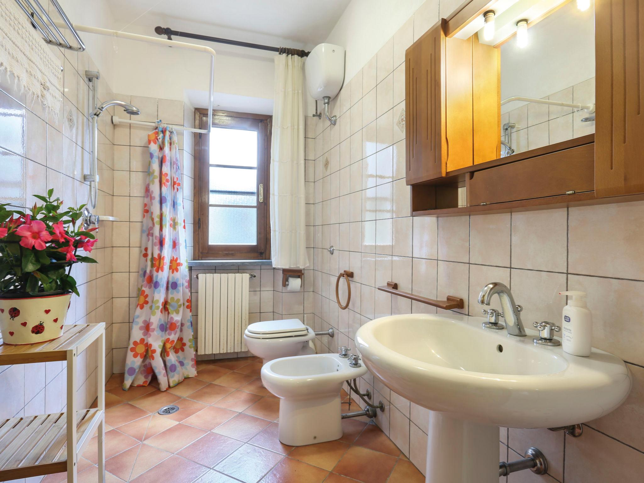 Foto 14 - Apartment mit 2 Schlafzimmern in Terricciola mit schwimmbad und garten