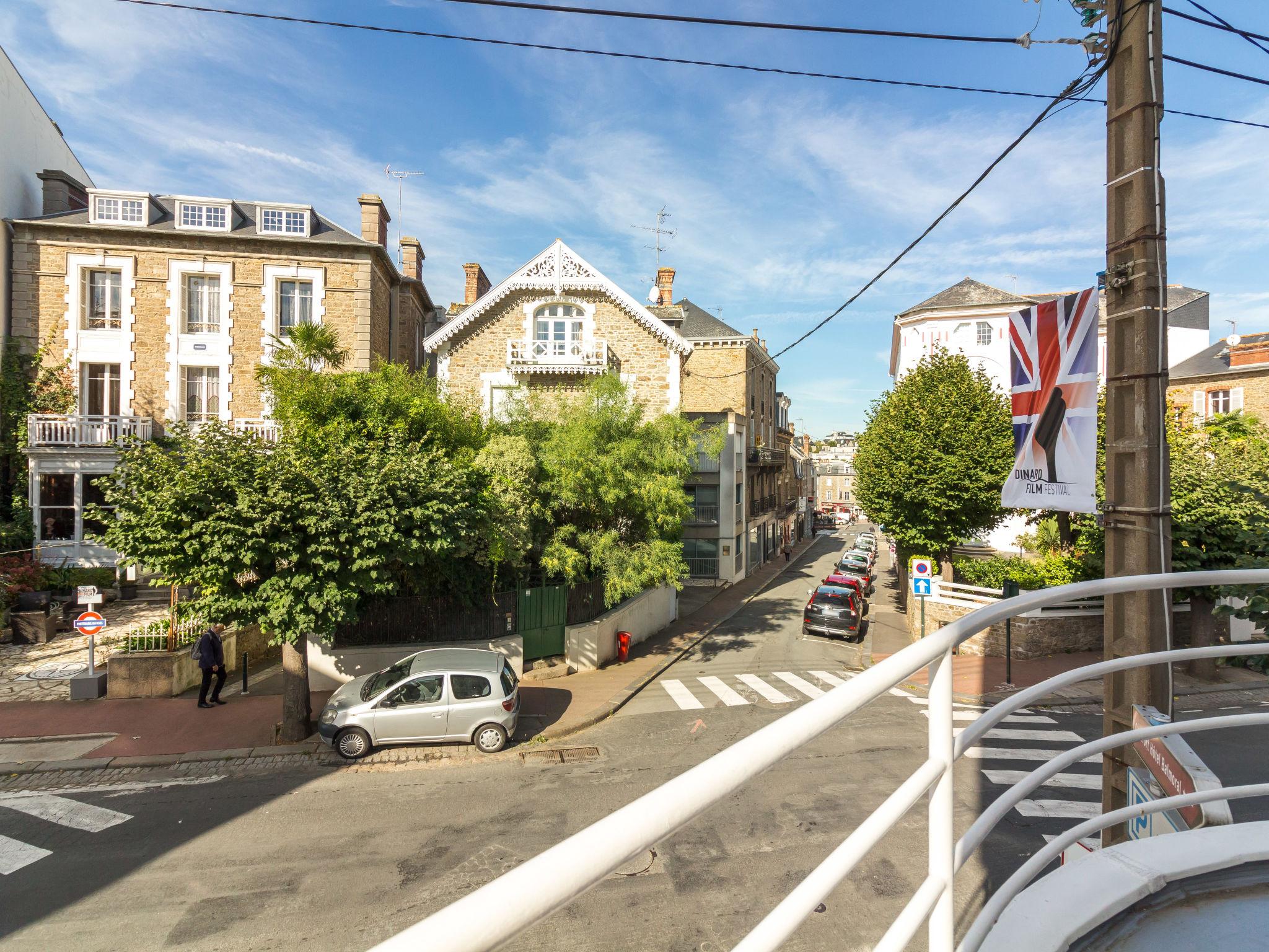 Foto 13 - Appartamento con 2 camere da letto a Dinard con vista mare