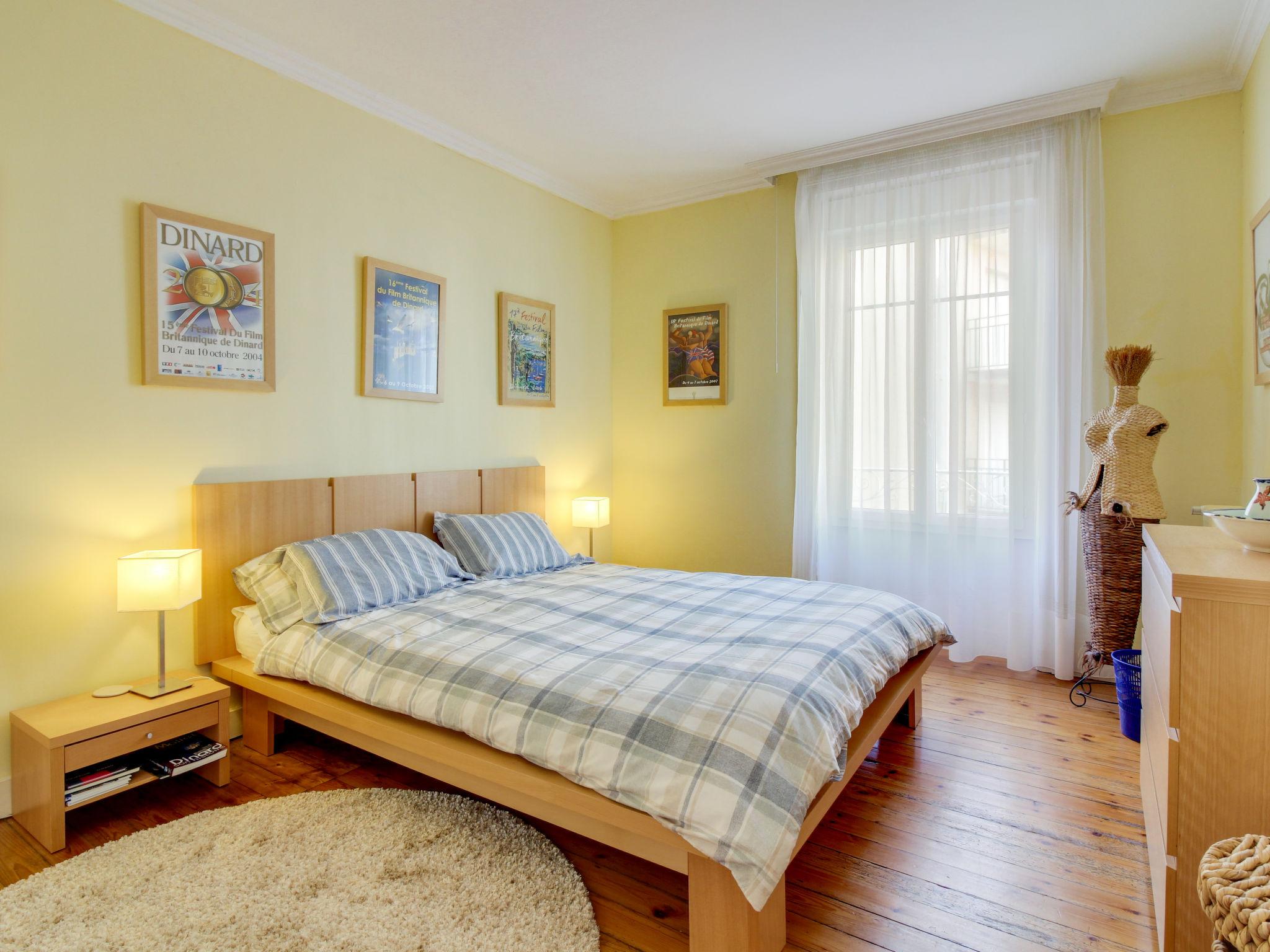 Foto 4 - Appartamento con 2 camere da letto a Dinard con vista mare
