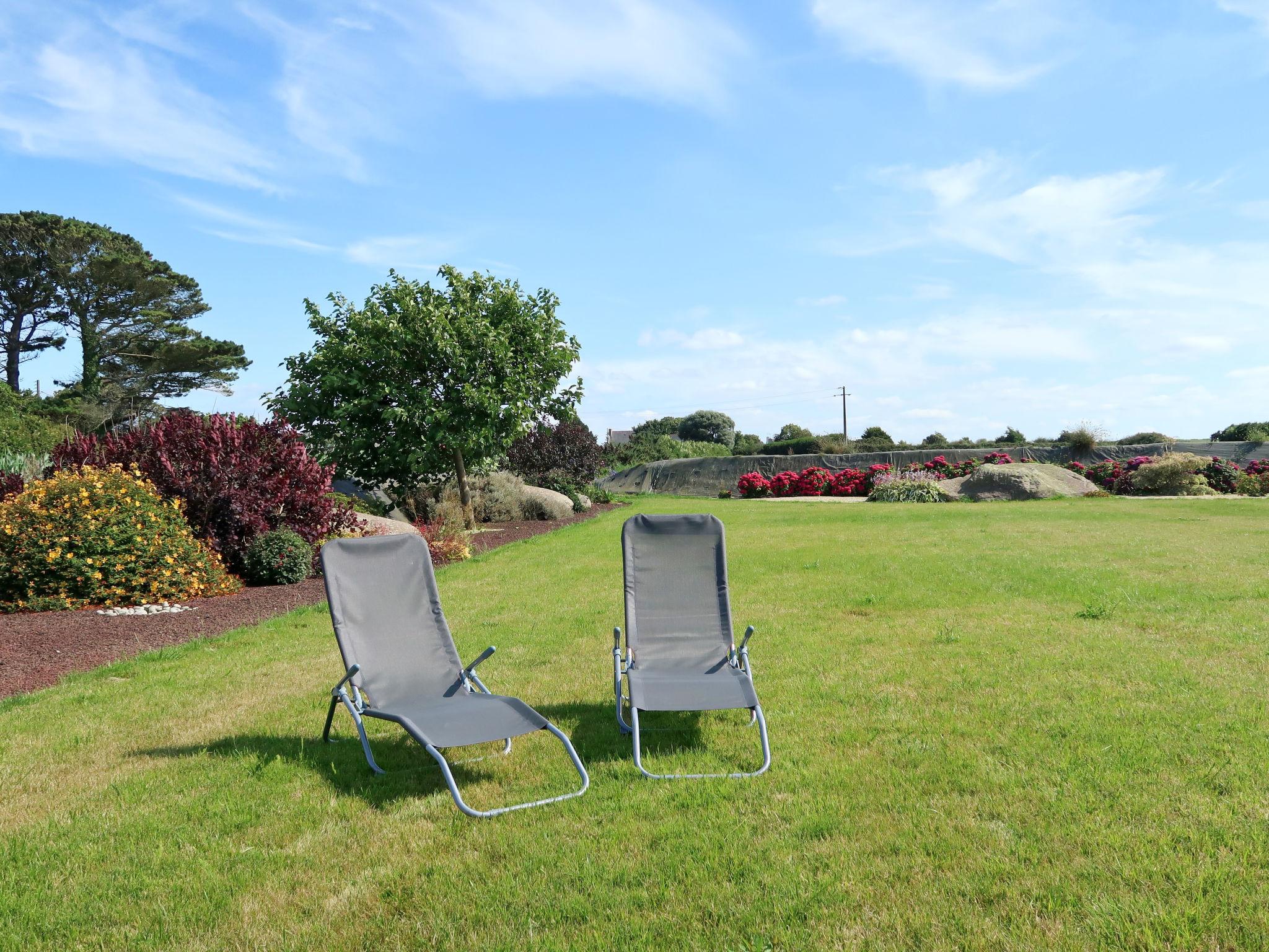 Photo 40 - 3 bedroom House in Plounéour-Brignogan-plages with garden and terrace