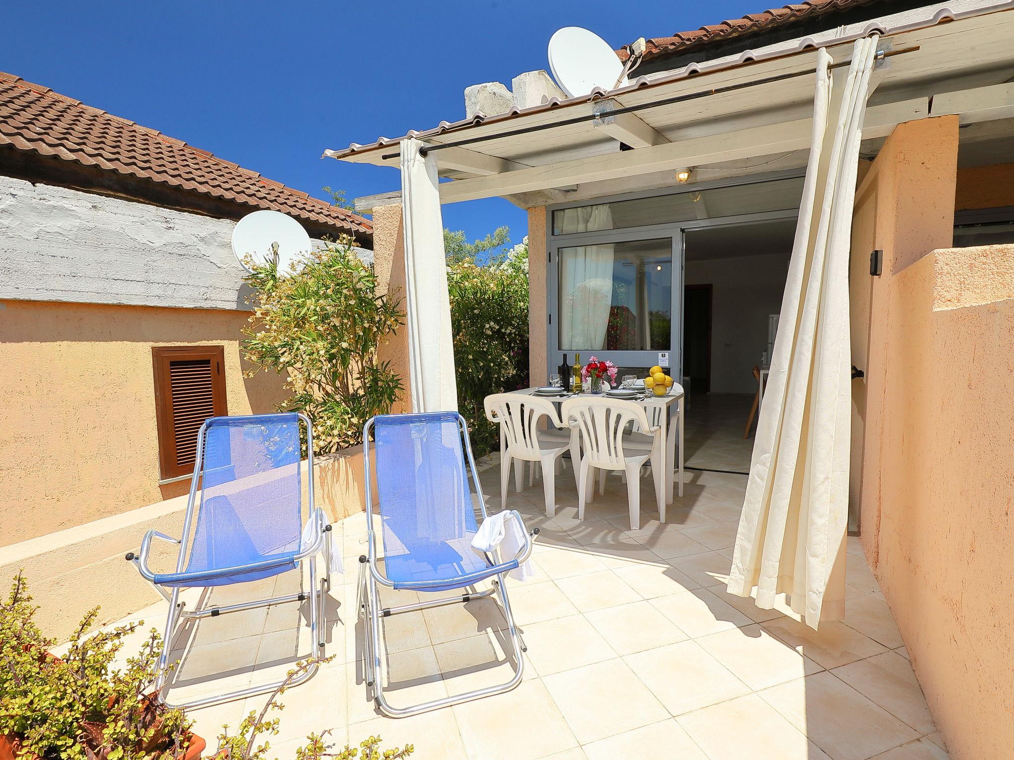 Photo 14 - 1 bedroom Apartment in Golfo Aranci with garden and sea view