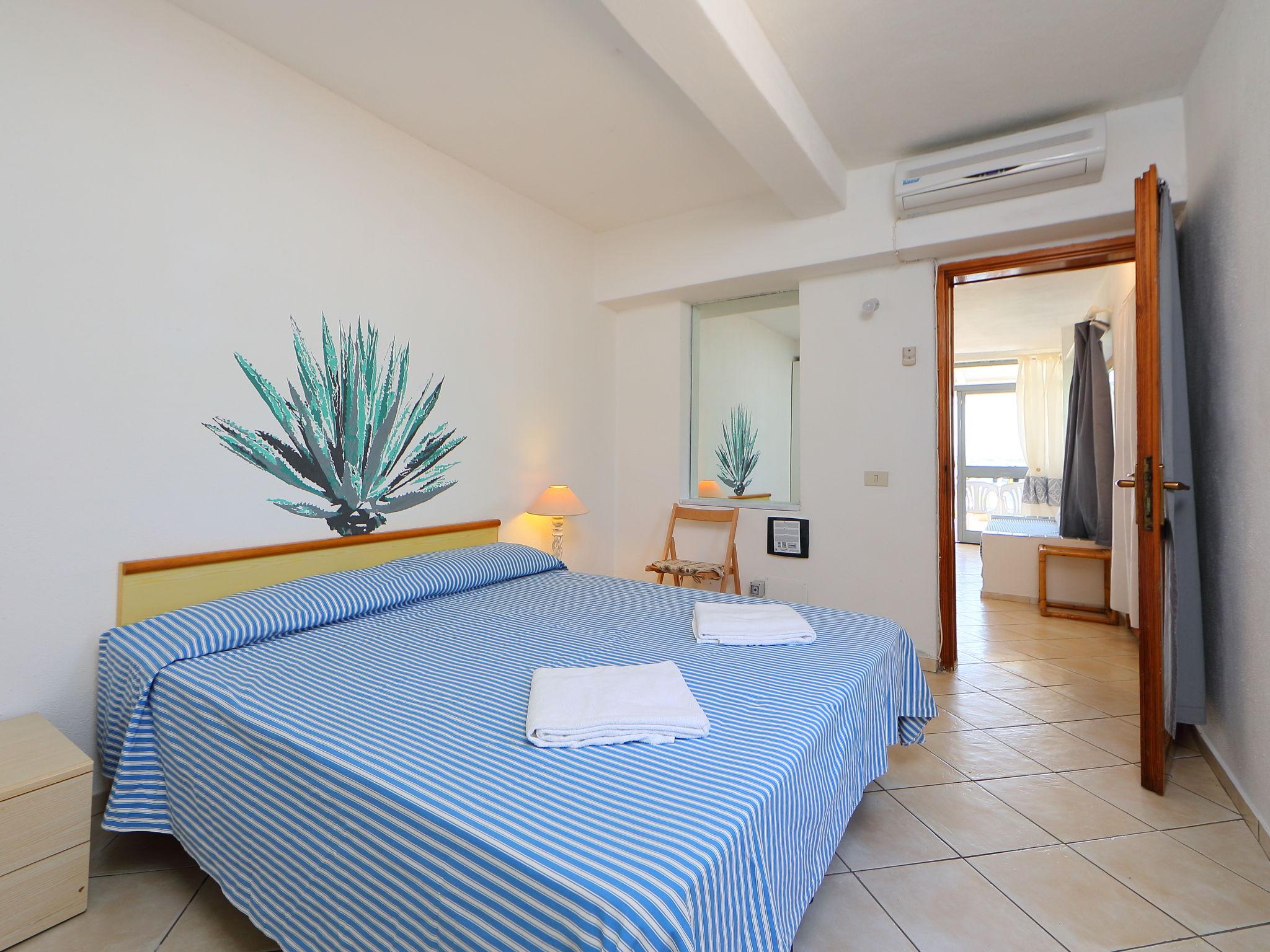 Photo 11 - Appartement de 1 chambre à Golfo Aranci avec jardin et vues à la mer