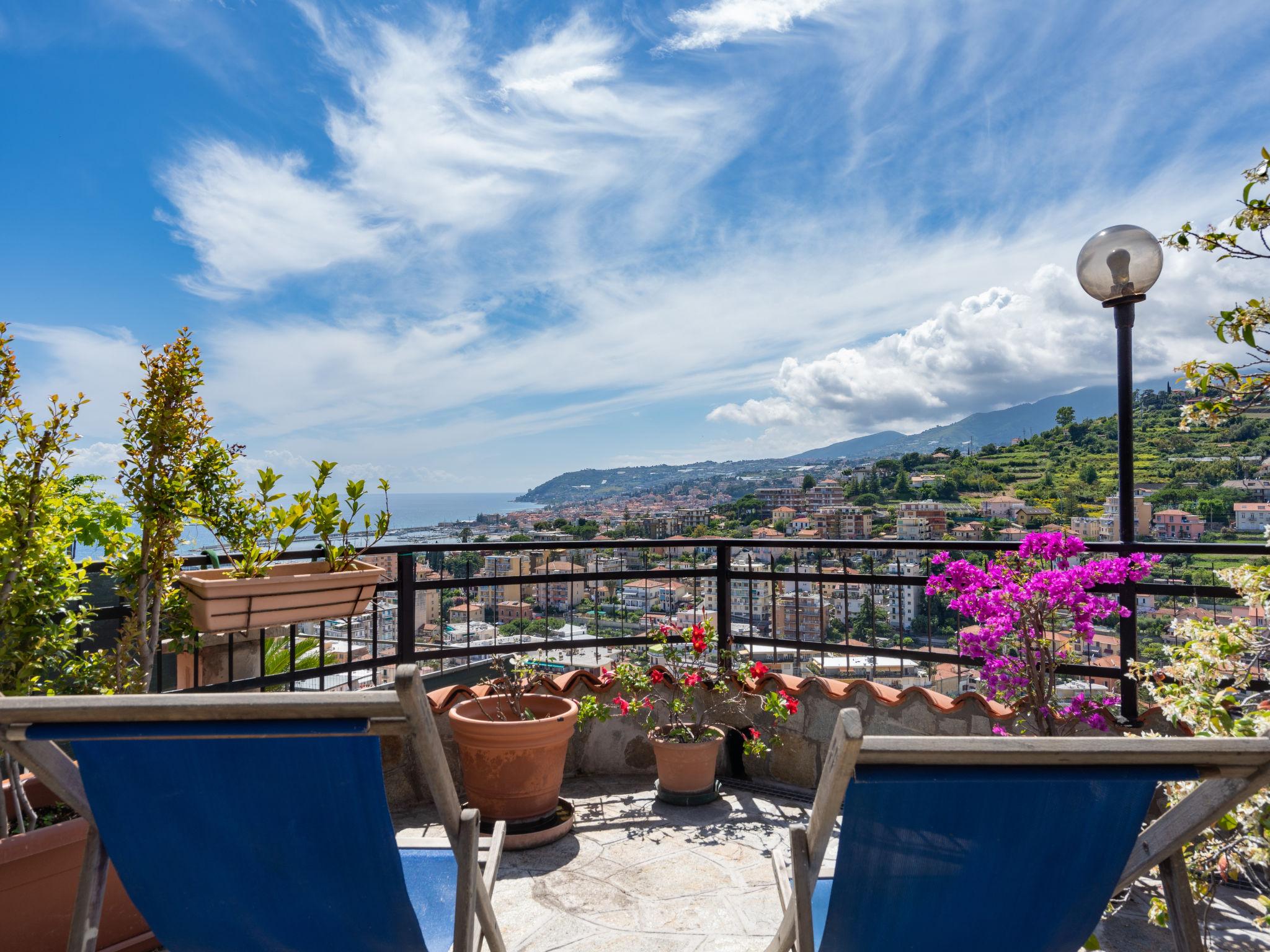 Photo 1 - Maison de 2 chambres à Sanremo avec jardin et terrasse