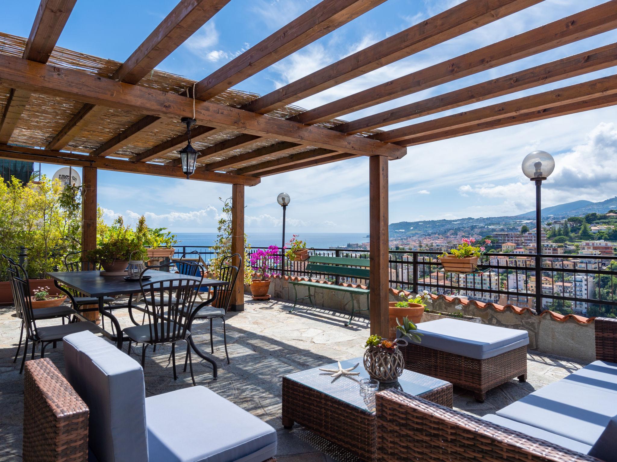 Photo 6 - Maison de 2 chambres à Sanremo avec jardin et terrasse