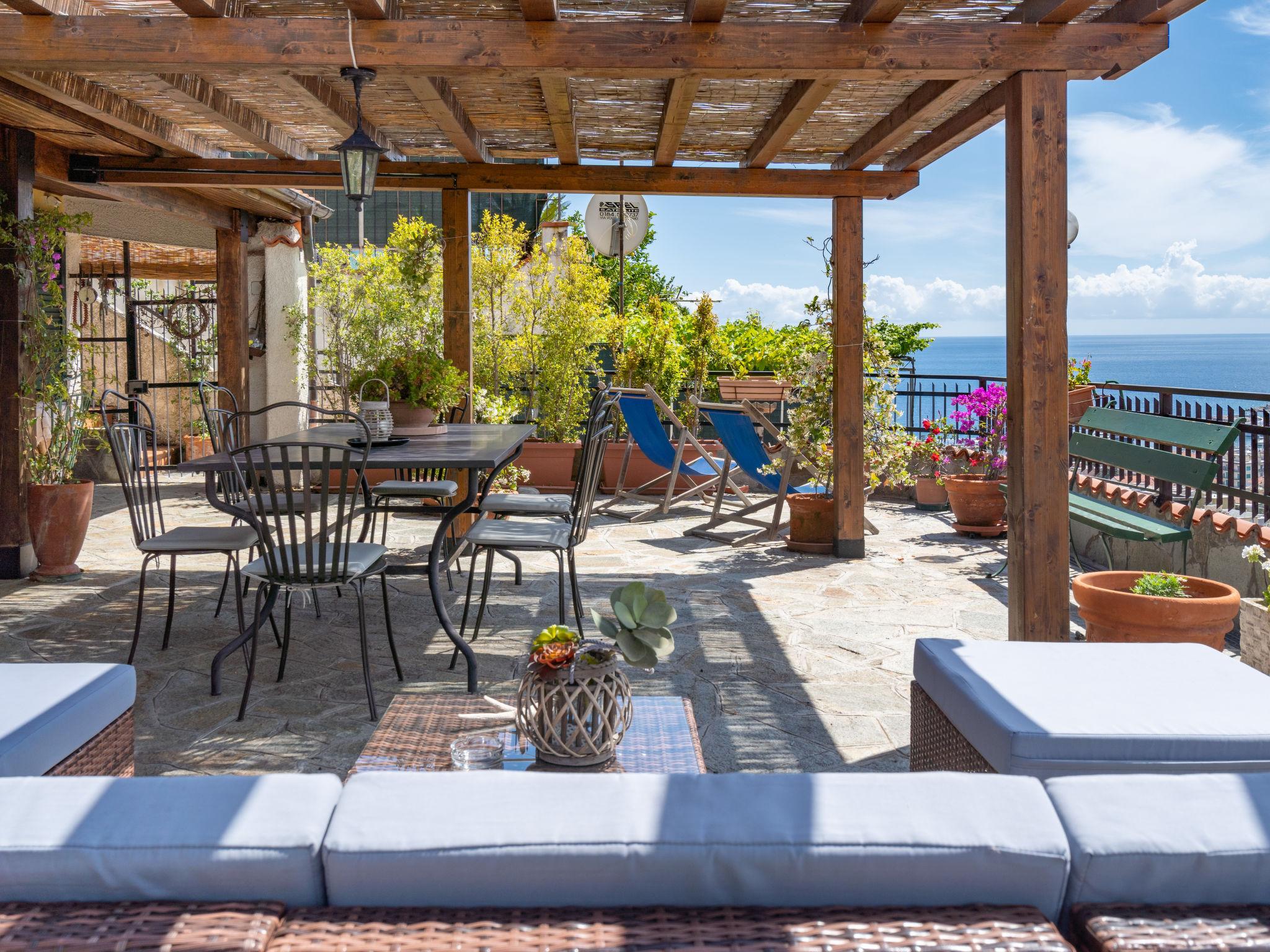Foto 2 - Casa de 2 habitaciones en Sanremo con jardín y vistas al mar