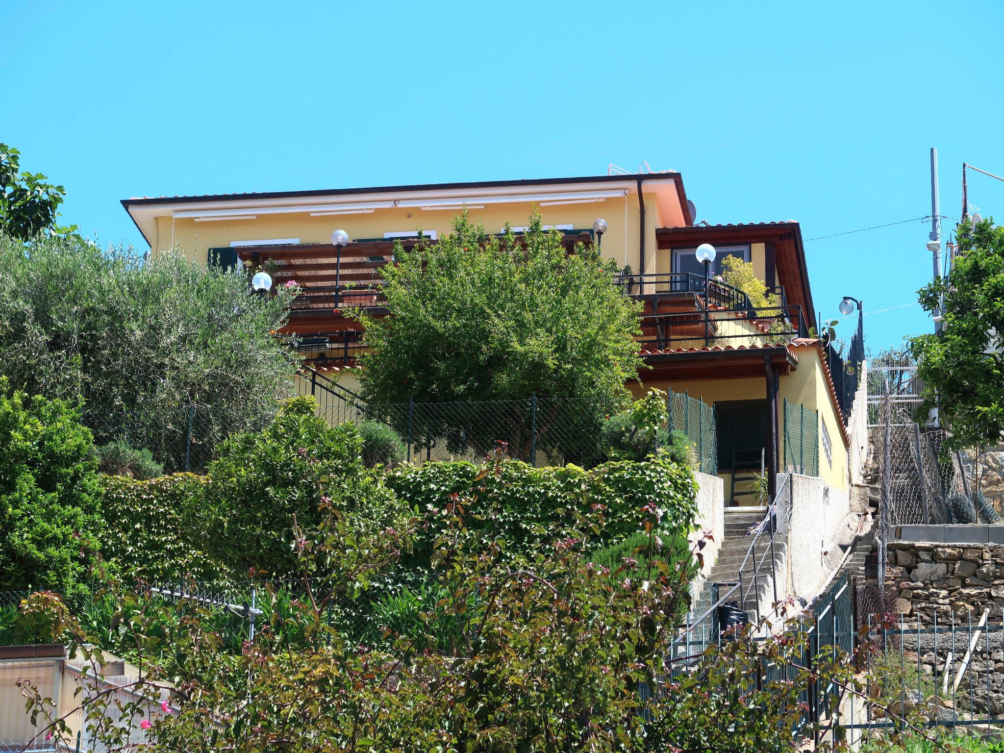 Photo 16 - Maison de 2 chambres à Sanremo avec jardin et vues à la mer