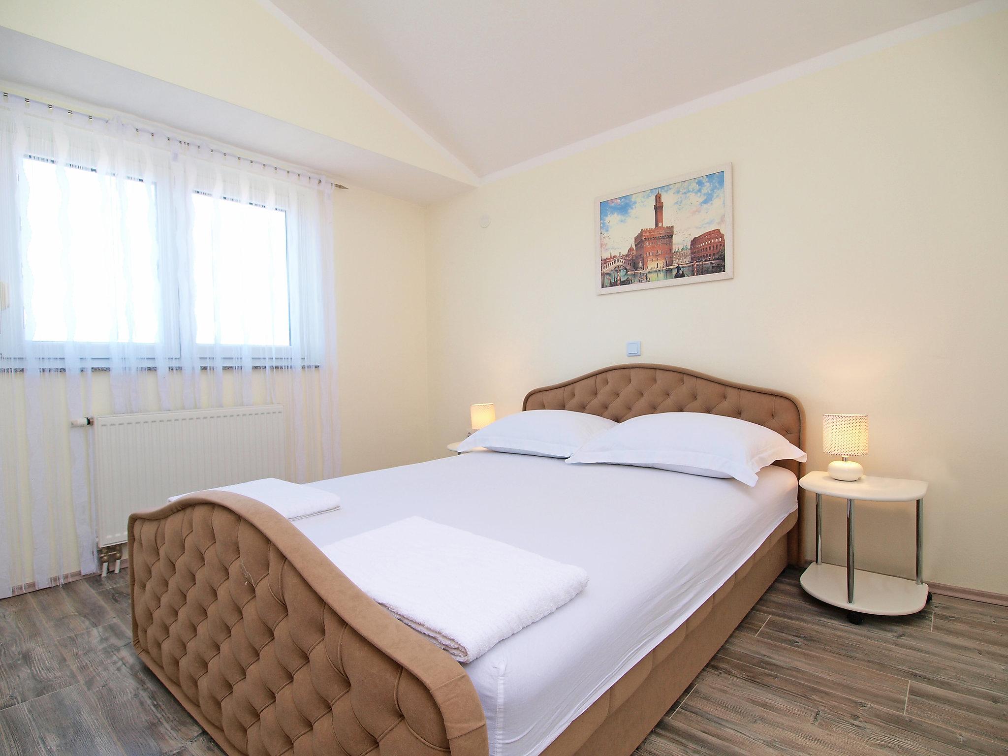 Foto 6 - Appartamento con 2 camere da letto a Bibinje con piscina e vista mare