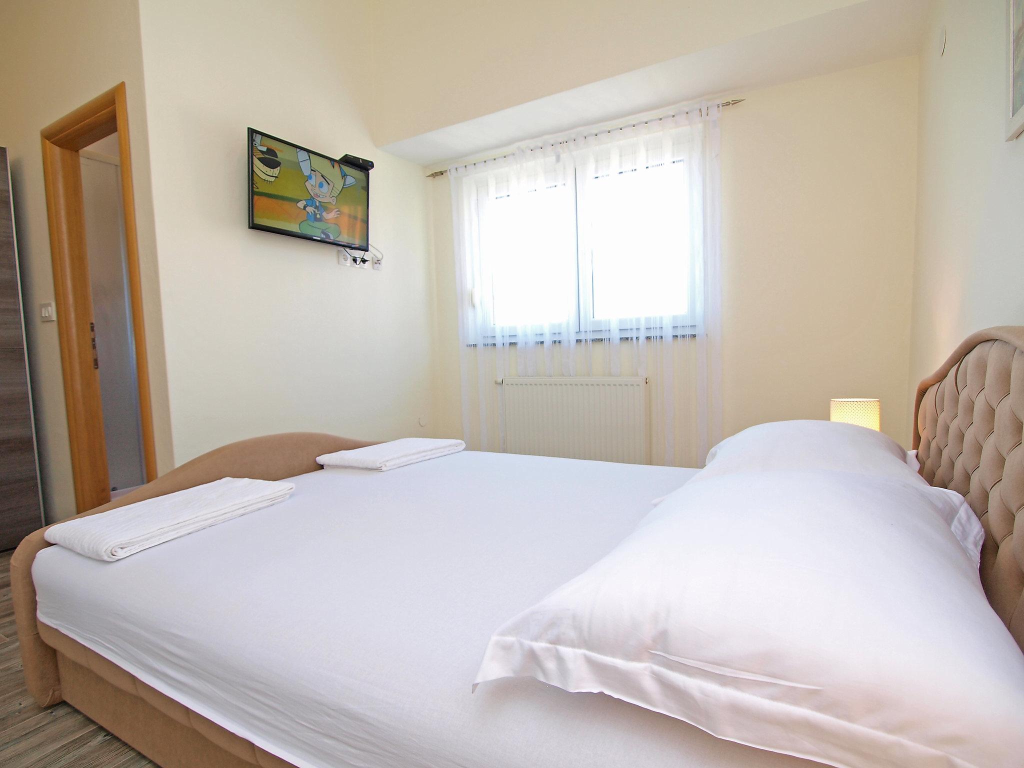 Foto 7 - Appartamento con 2 camere da letto a Bibinje con piscina e vista mare