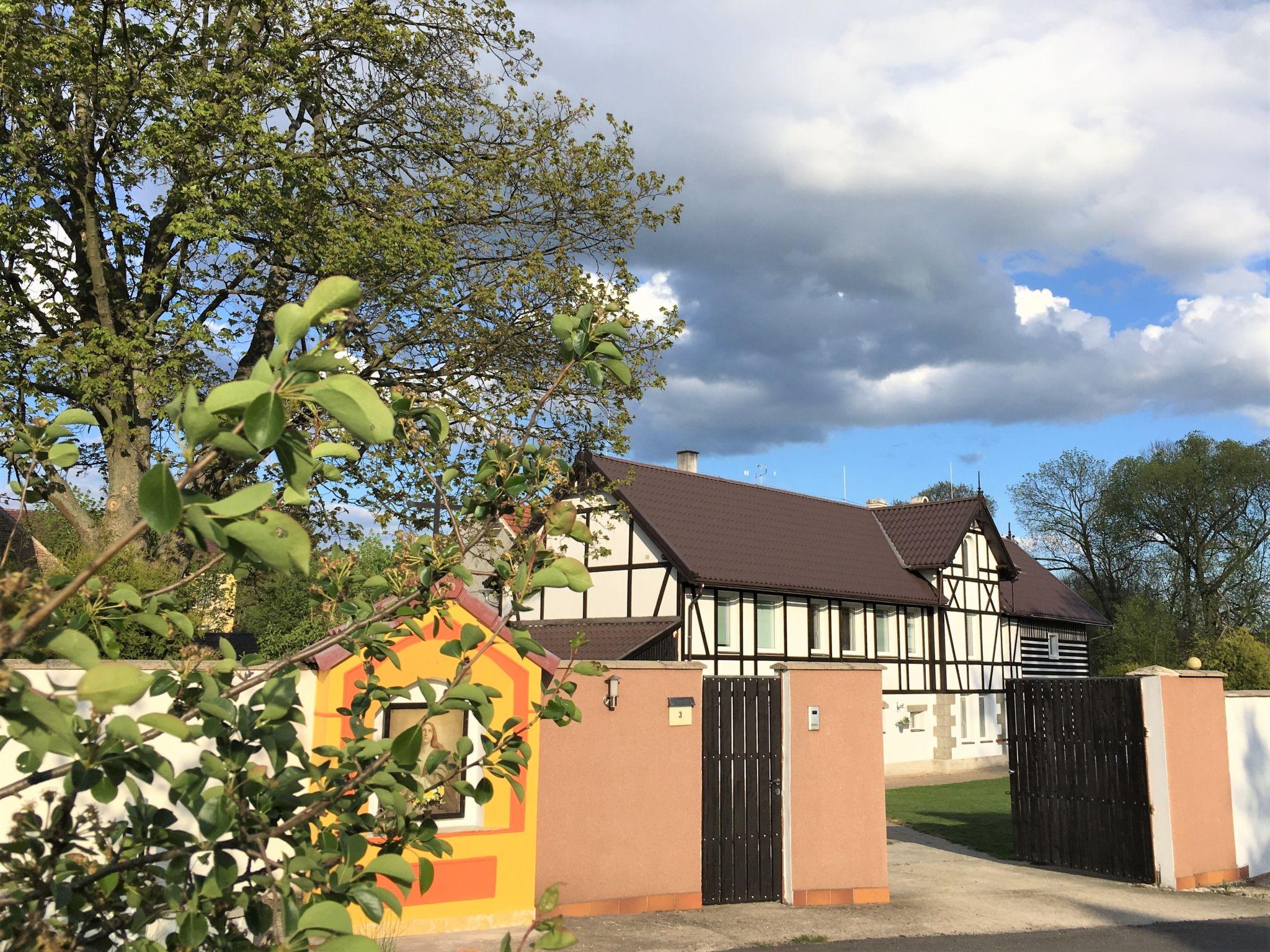 Foto 31 - Casa de 3 quartos em Kravaře com piscina privada e jardim