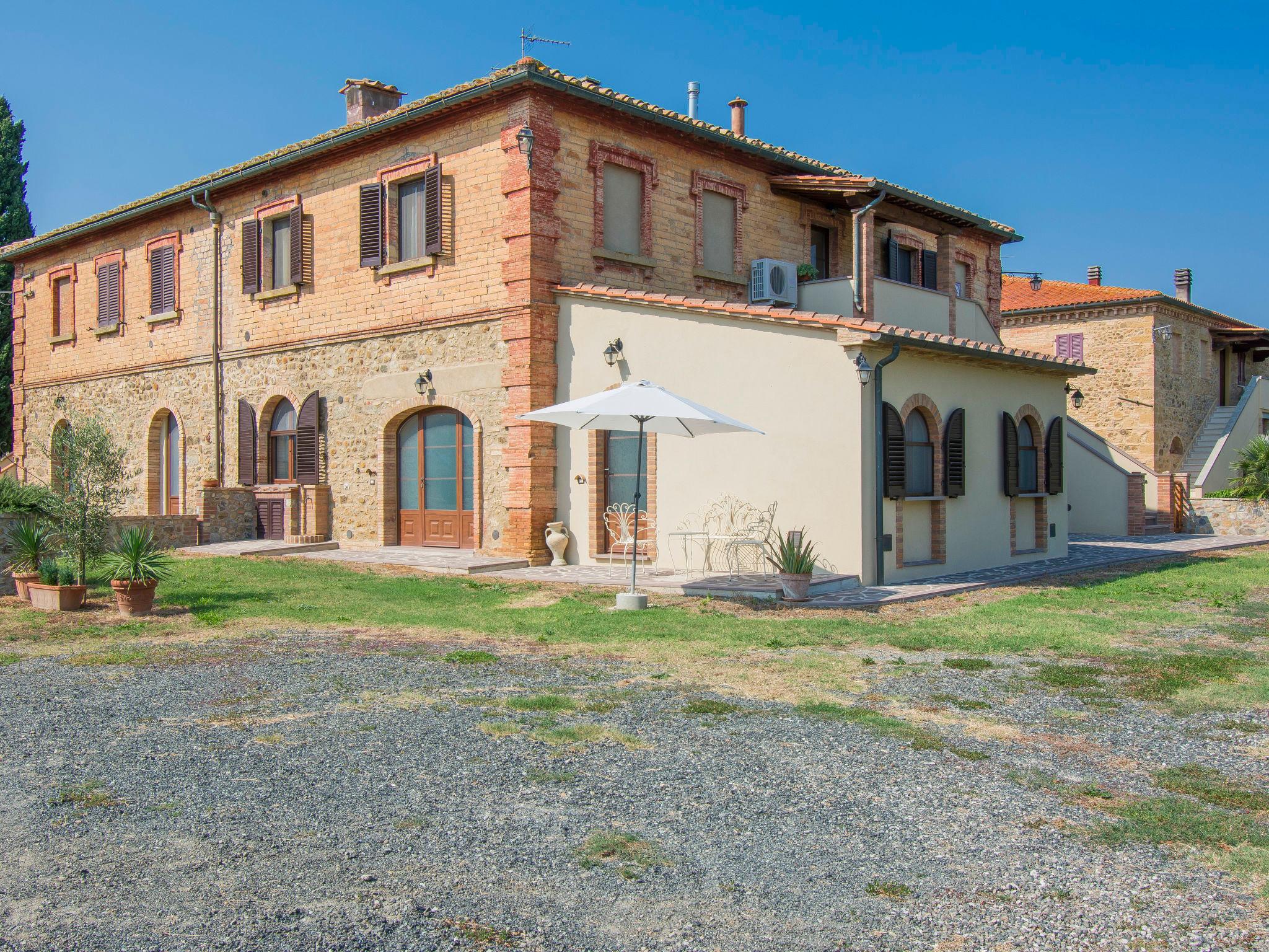 Photo 1 - Maison de 4 chambres à Pomarance avec jardin et terrasse