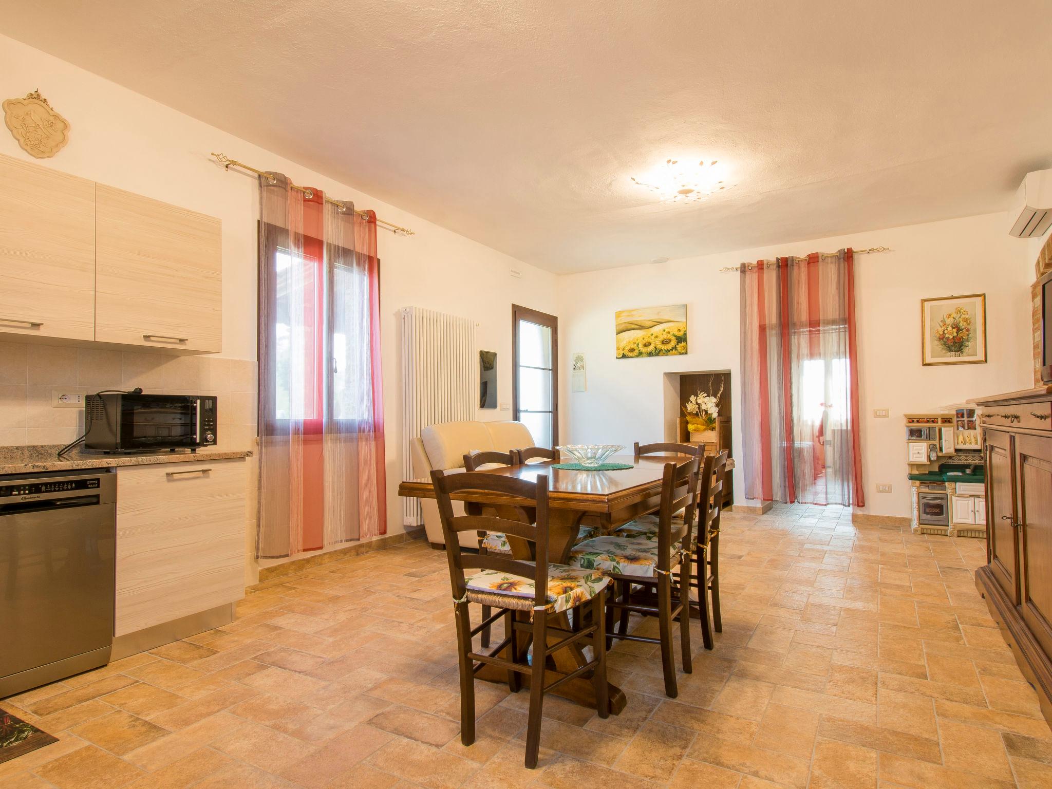 Foto 10 - Apartment mit 3 Schlafzimmern in Pomarance mit garten und terrasse