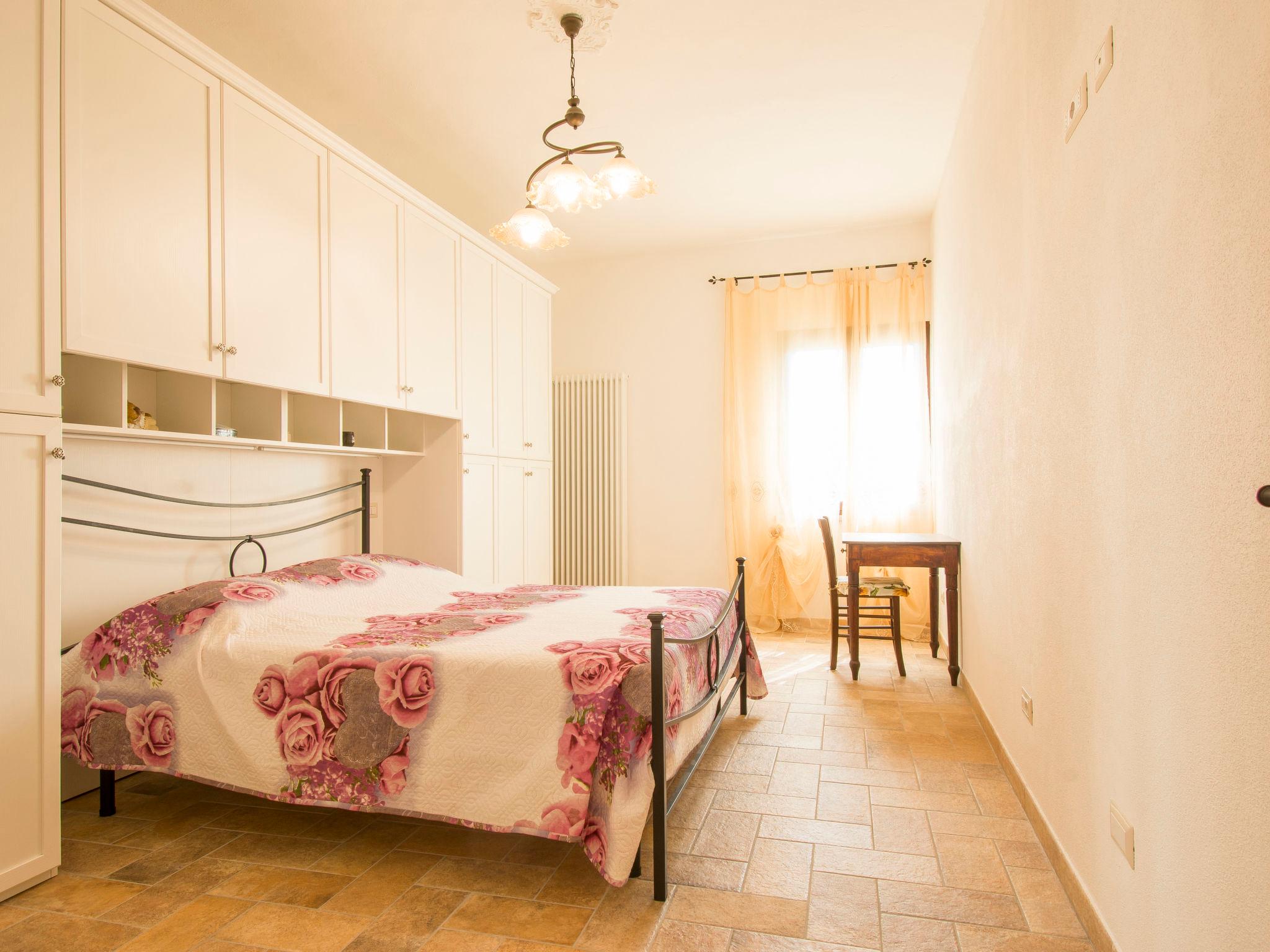 Foto 26 - Haus mit 4 Schlafzimmern in Pomarance mit garten und terrasse