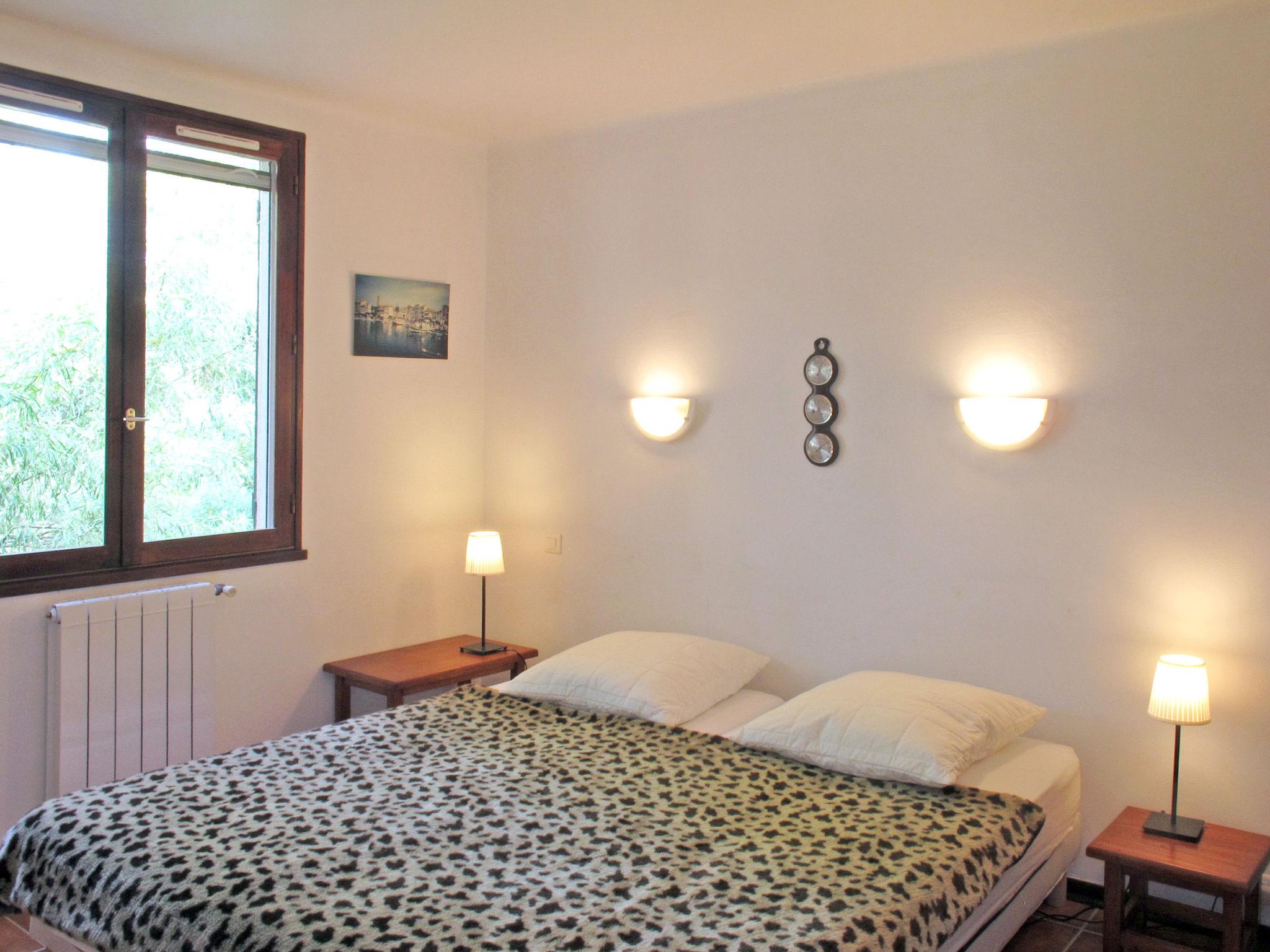 Foto 5 - Appartamento con 1 camera da letto a Six-Fours-les-Plages con terrazza e vista mare