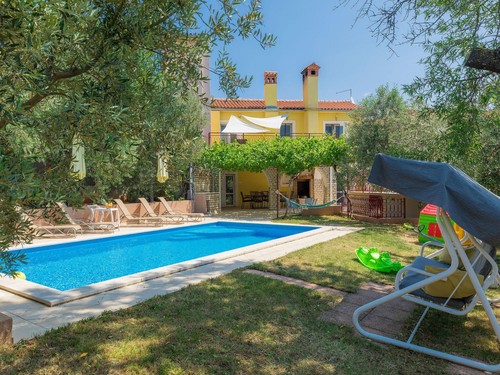 Photo 1 - Maison de 3 chambres à Ližnjan avec piscine privée et vues à la mer