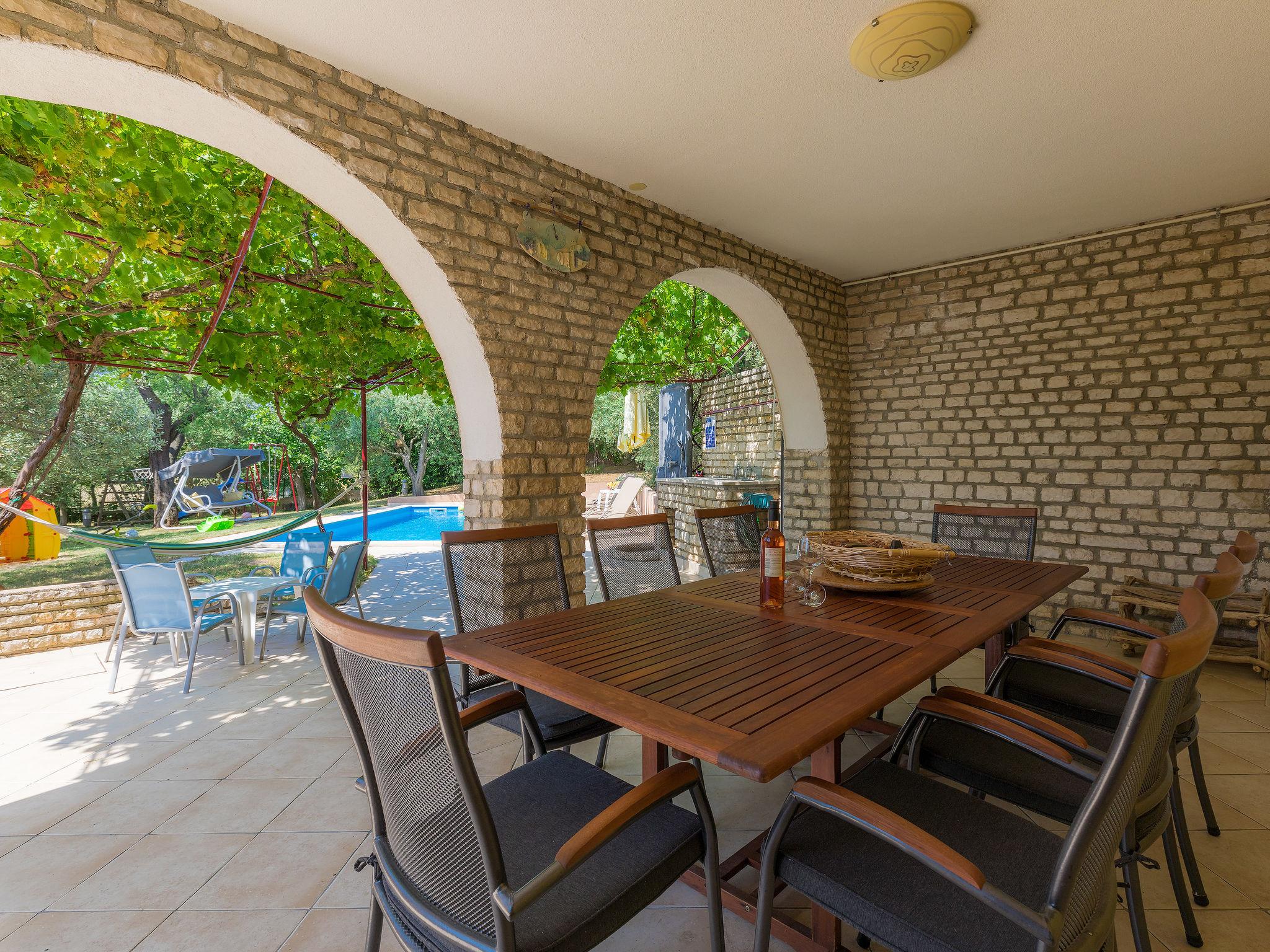 Foto 25 - Casa de 3 quartos em Ližnjan com piscina privada e vistas do mar