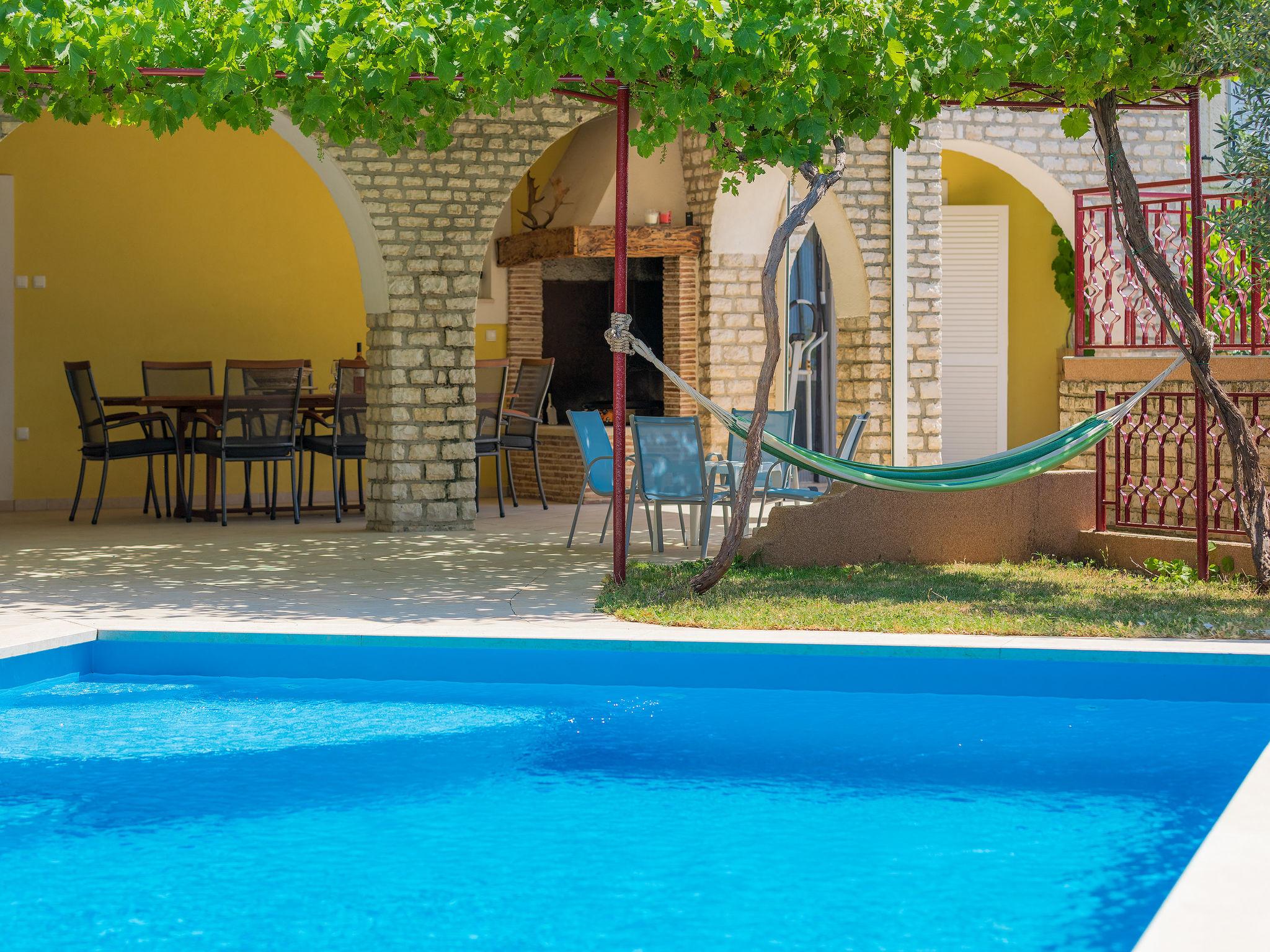 Foto 20 - Casa de 3 habitaciones en Ližnjan con piscina privada y vistas al mar