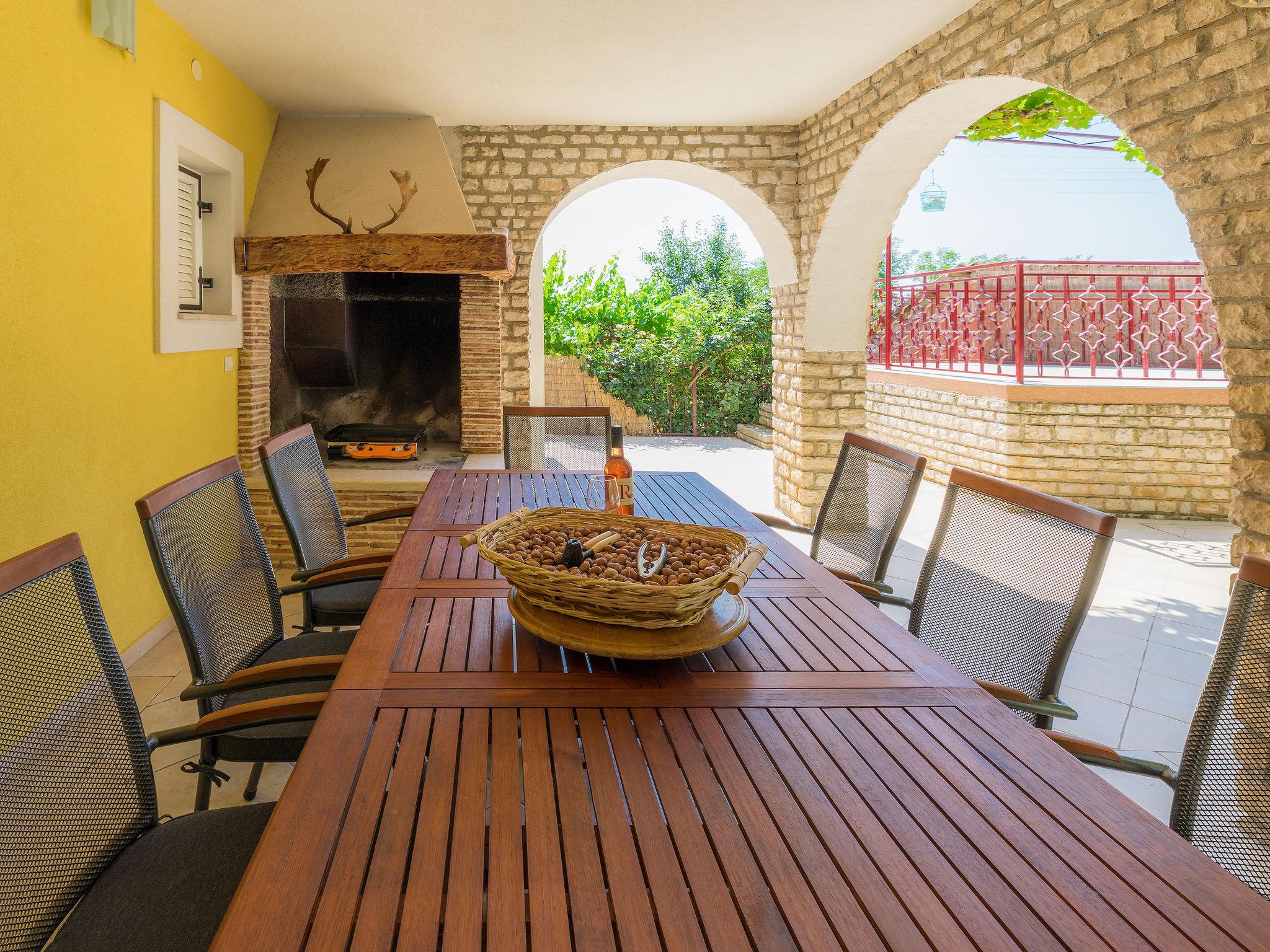 Photo 4 - Maison de 3 chambres à Ližnjan avec piscine privée et jardin