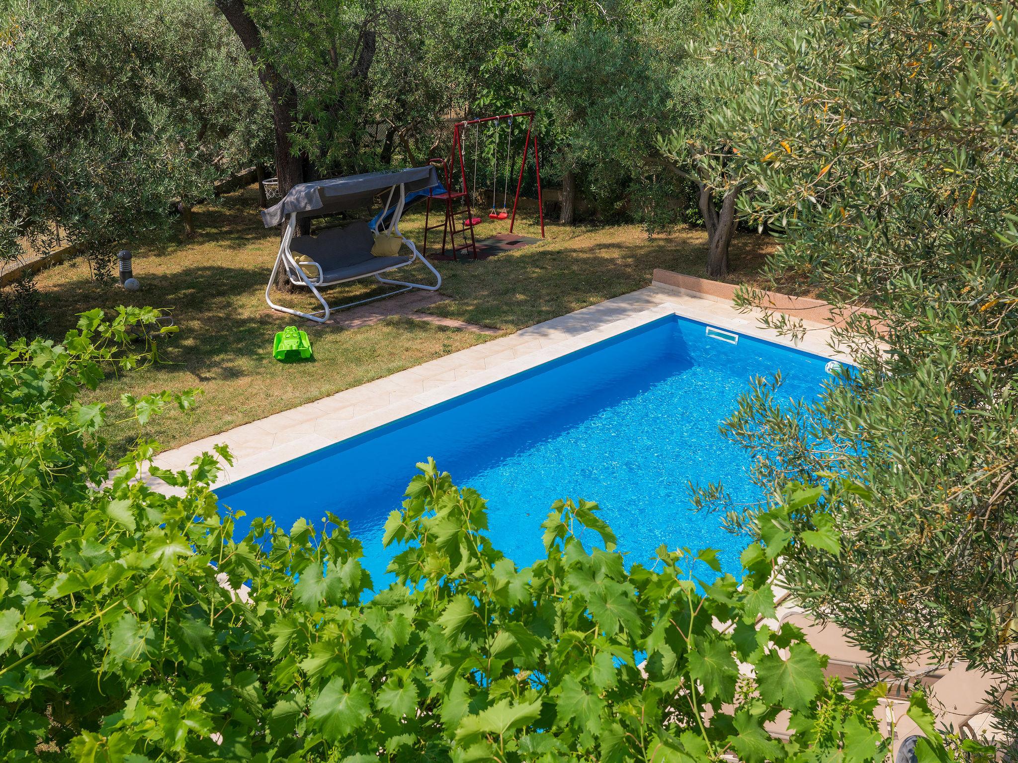 Photo 41 - Maison de 3 chambres à Ližnjan avec piscine privée et vues à la mer