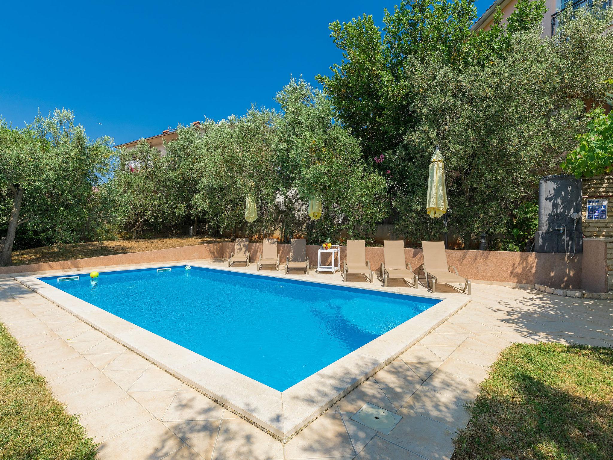 Photo 7 - Maison de 3 chambres à Ližnjan avec piscine privée et vues à la mer