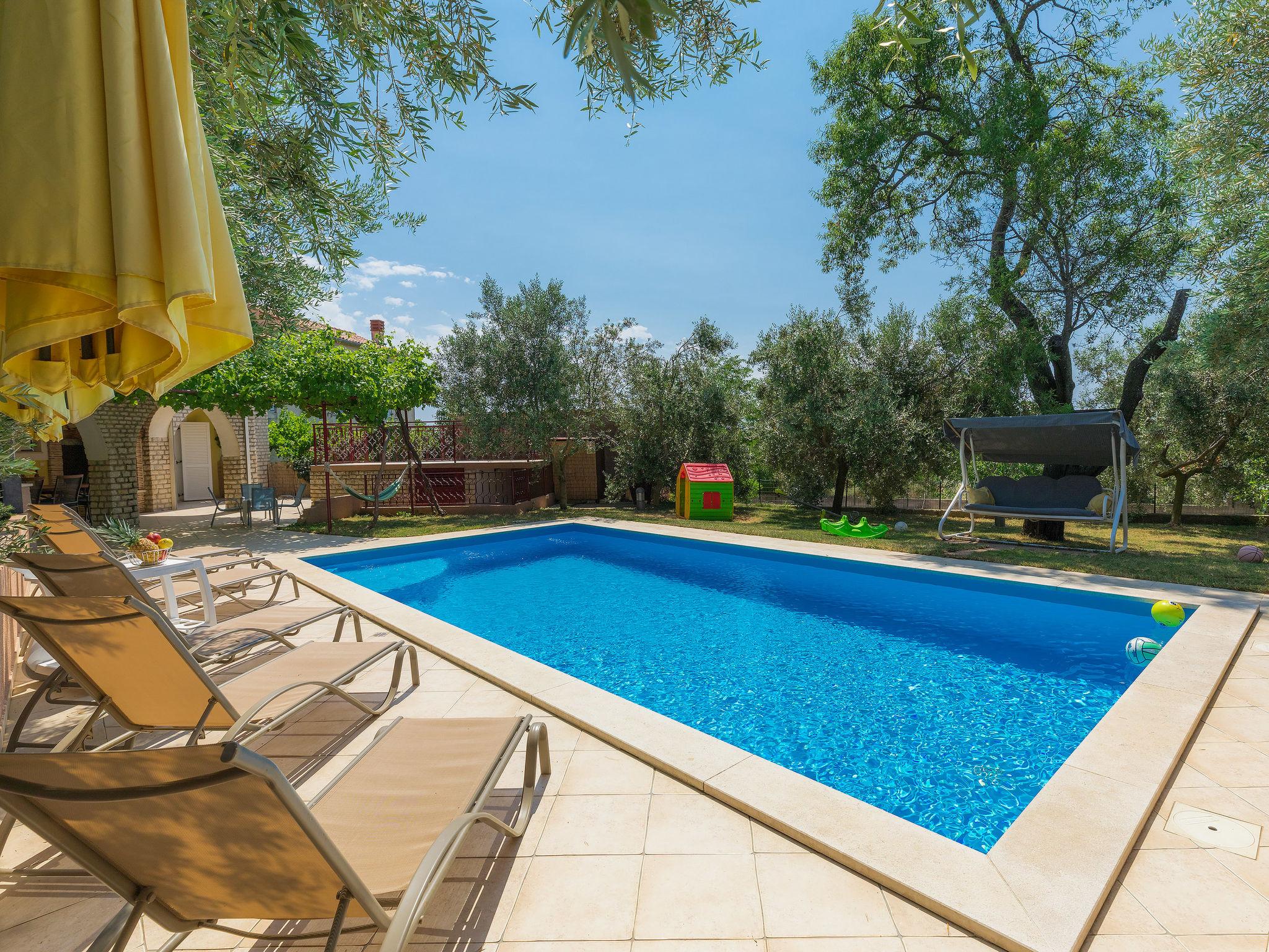 Foto 5 - Casa de 3 quartos em Ližnjan com piscina privada e vistas do mar