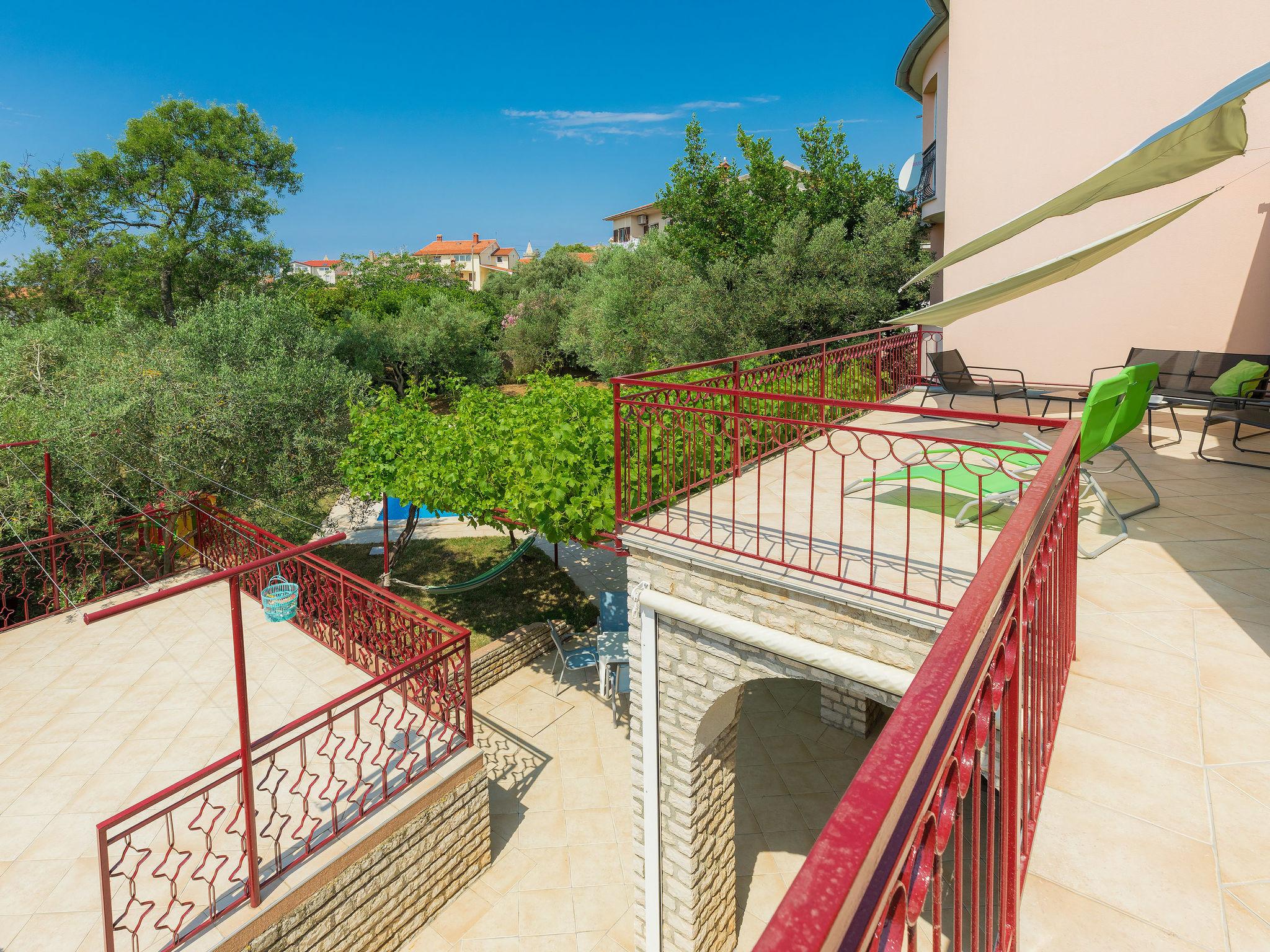 Photo 24 - Maison de 3 chambres à Ližnjan avec piscine privée et jardin