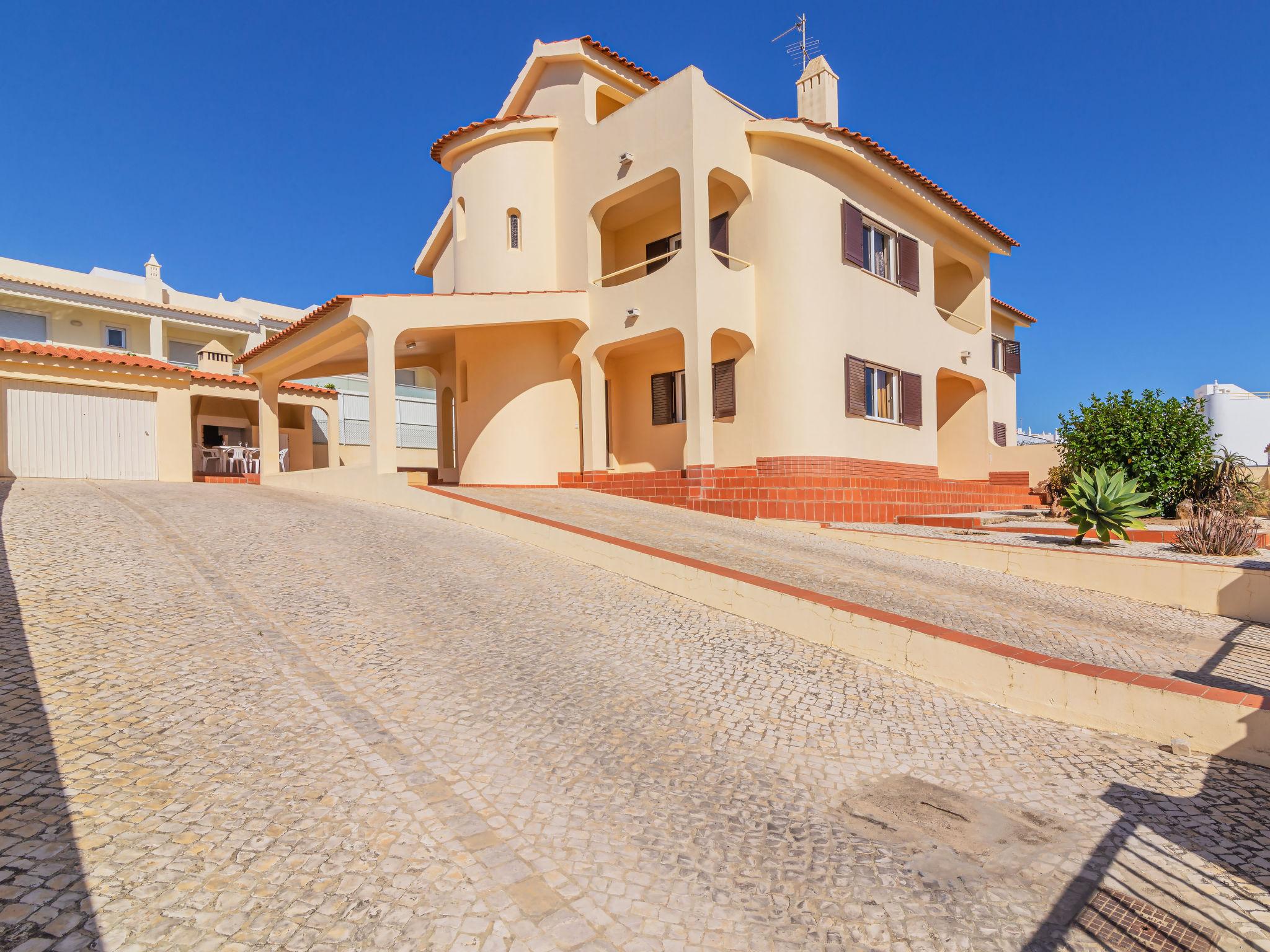 Photo 6 - 4 bedroom House in Albufeira with private pool