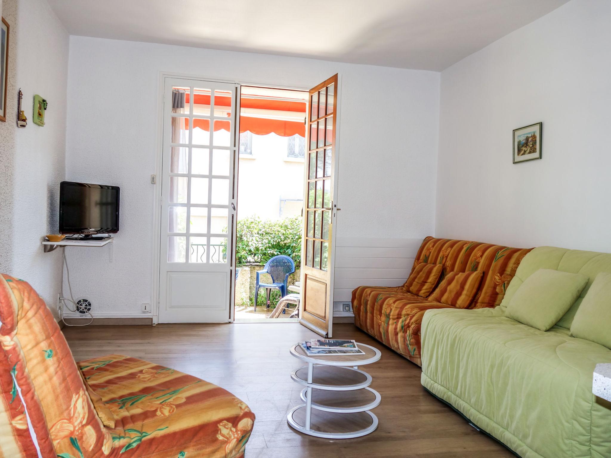 Foto 3 - Apartment mit 1 Schlafzimmer in Saint-Cyr-sur-Mer mit terrasse und blick aufs meer