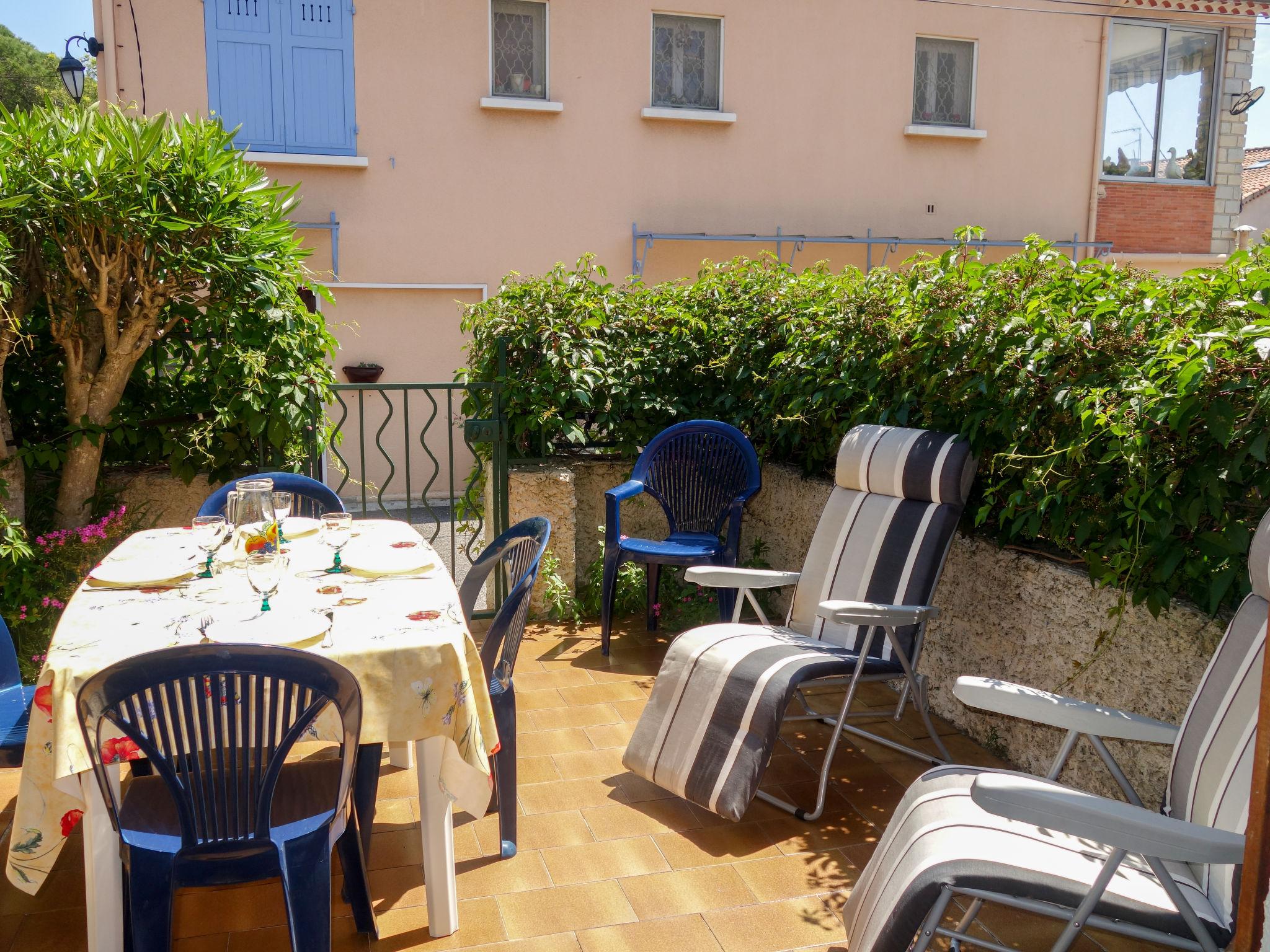 Foto 2 - Apartment mit 1 Schlafzimmer in Saint-Cyr-sur-Mer mit terrasse und blick aufs meer