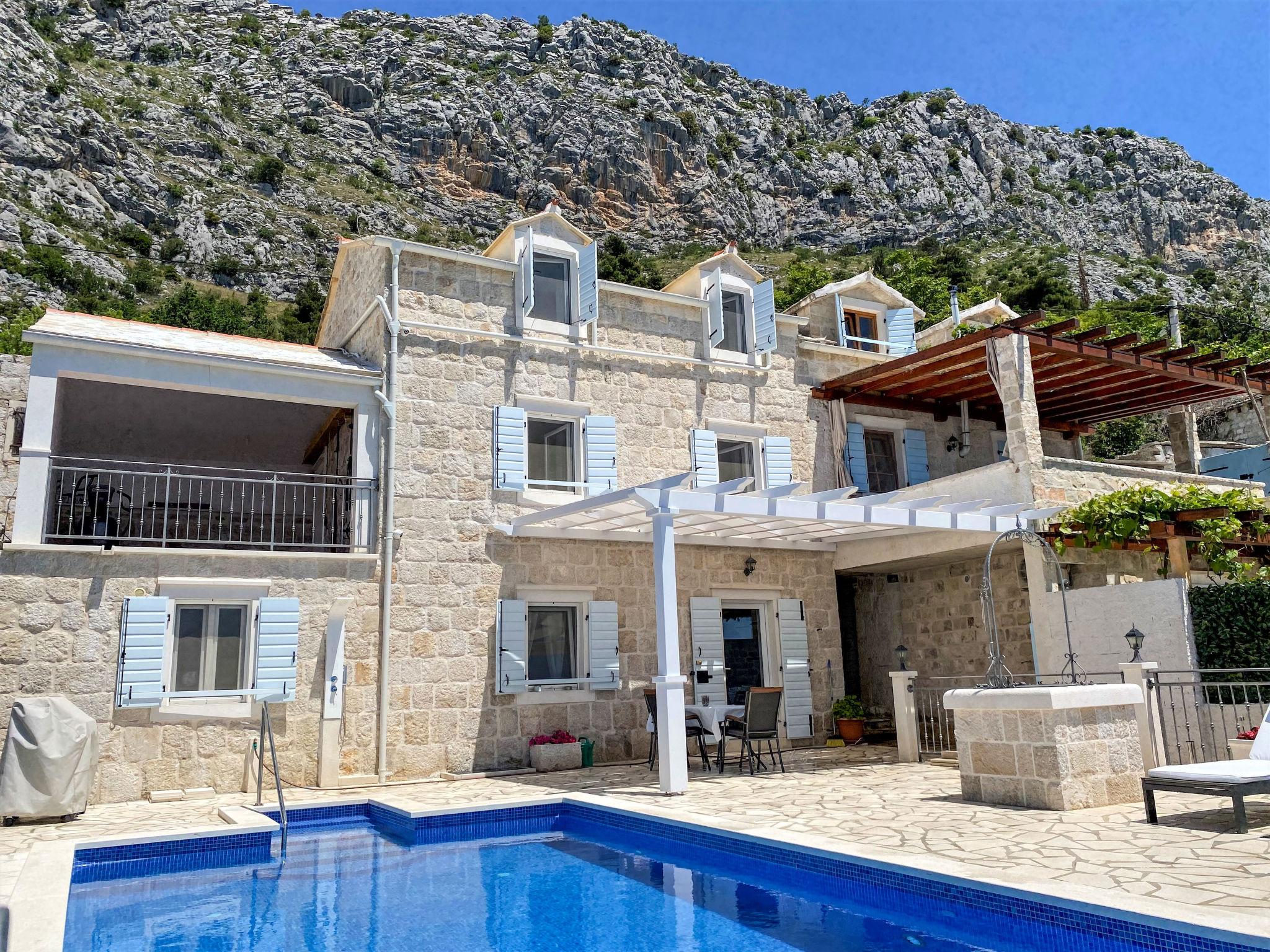 Photo 7 - Maison de 2 chambres à Dugi Rat avec piscine privée et jardin