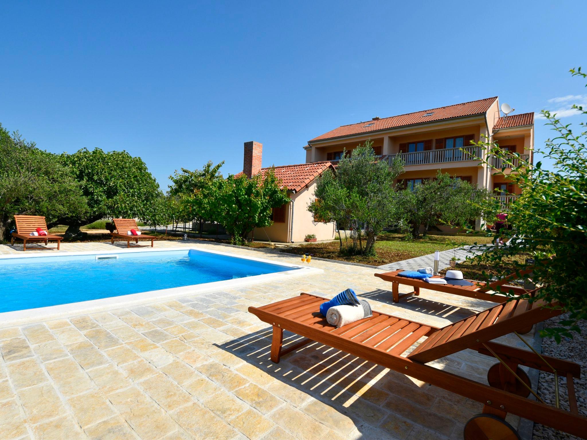 Foto 15 - Appartamento con 2 camere da letto a Pakoštane con piscina e vista mare