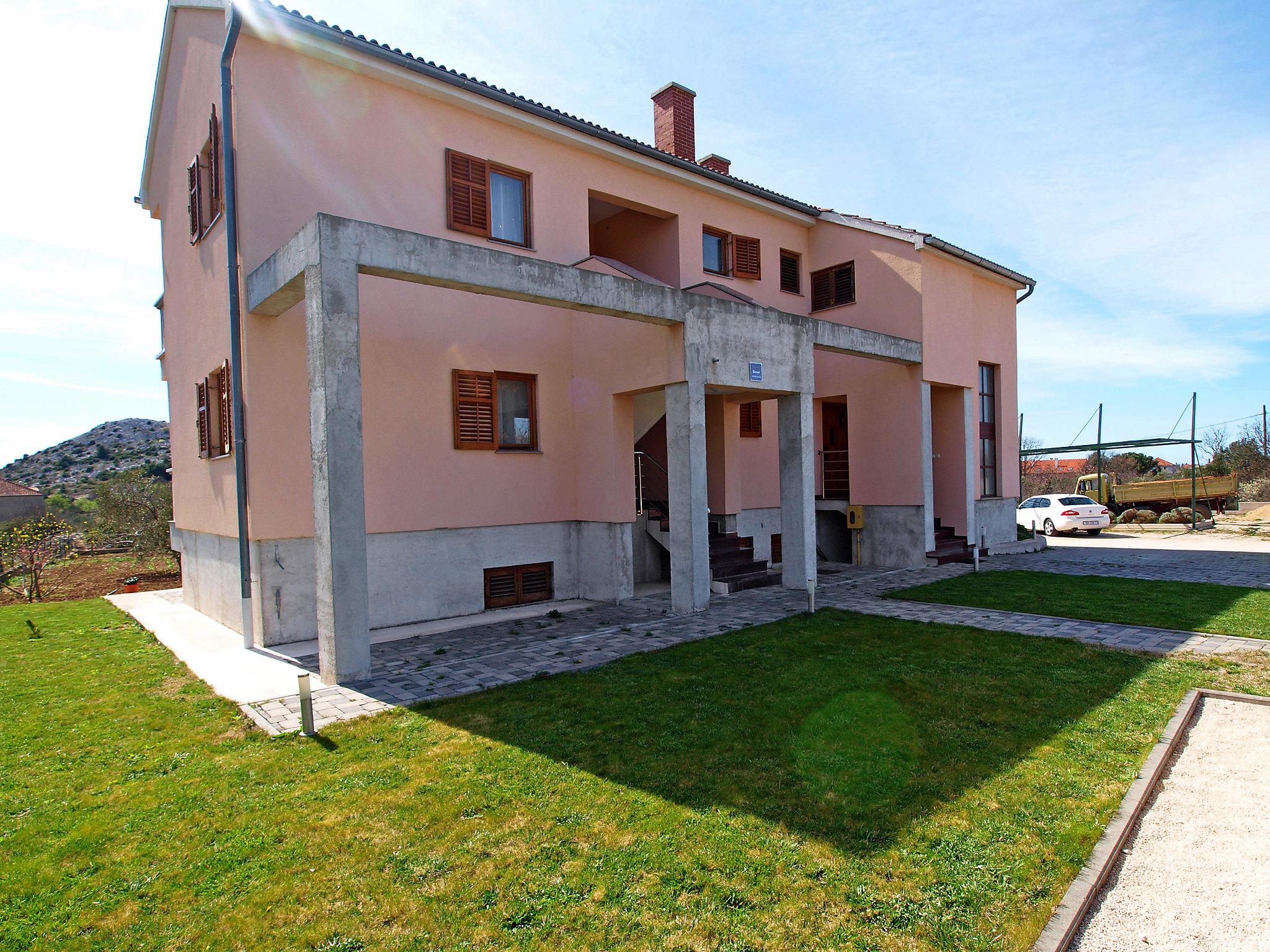 Foto 22 - Apartamento de 2 habitaciones en Pakoštane con piscina y vistas al mar