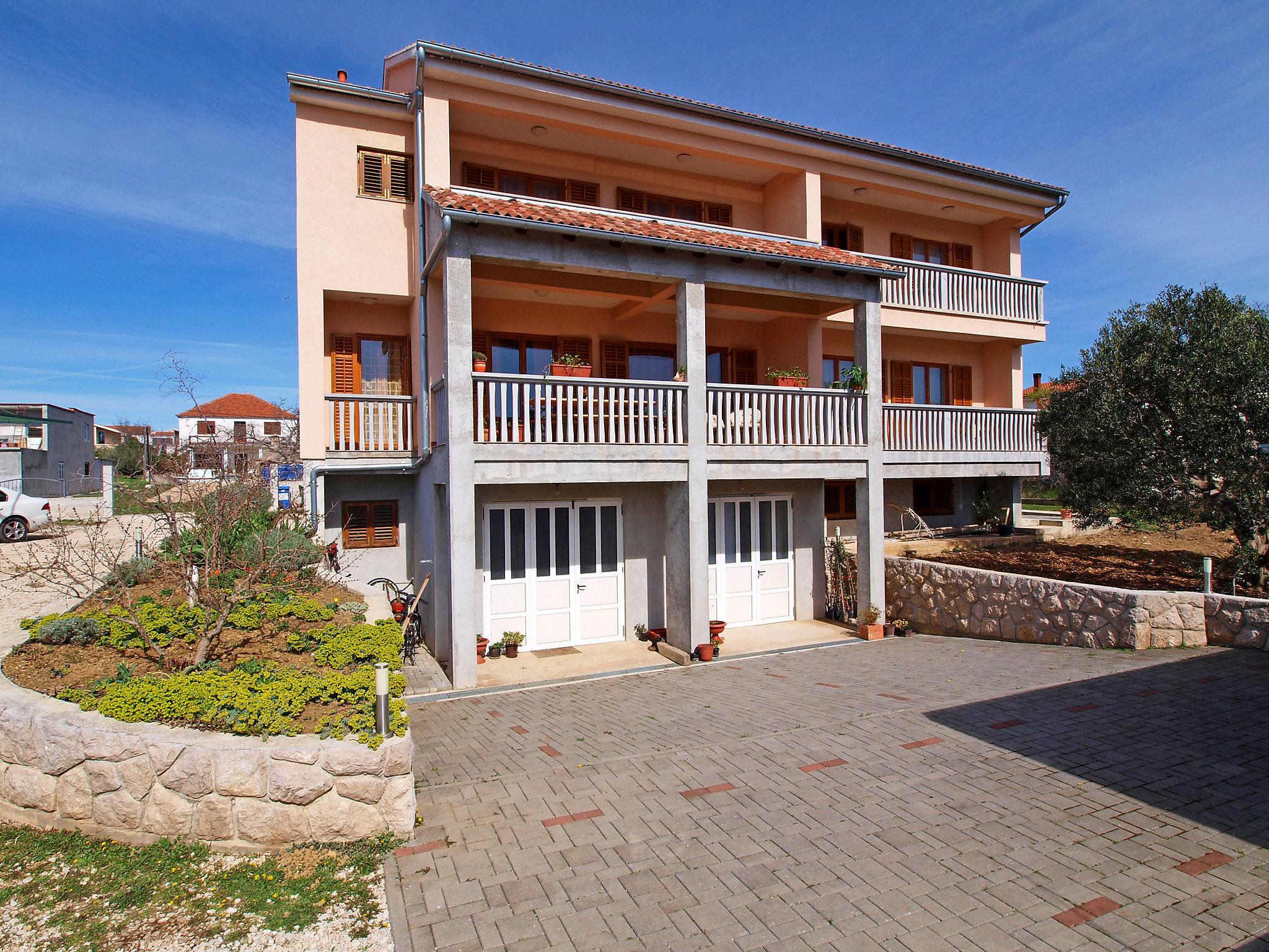 Foto 20 - Apartamento de 2 quartos em Pakoštane com piscina e jardim