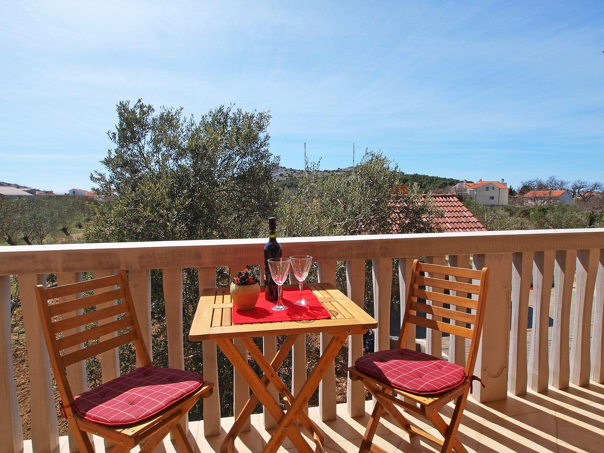 Foto 4 - Apartment mit 2 Schlafzimmern in Pakoštane mit schwimmbad und blick aufs meer