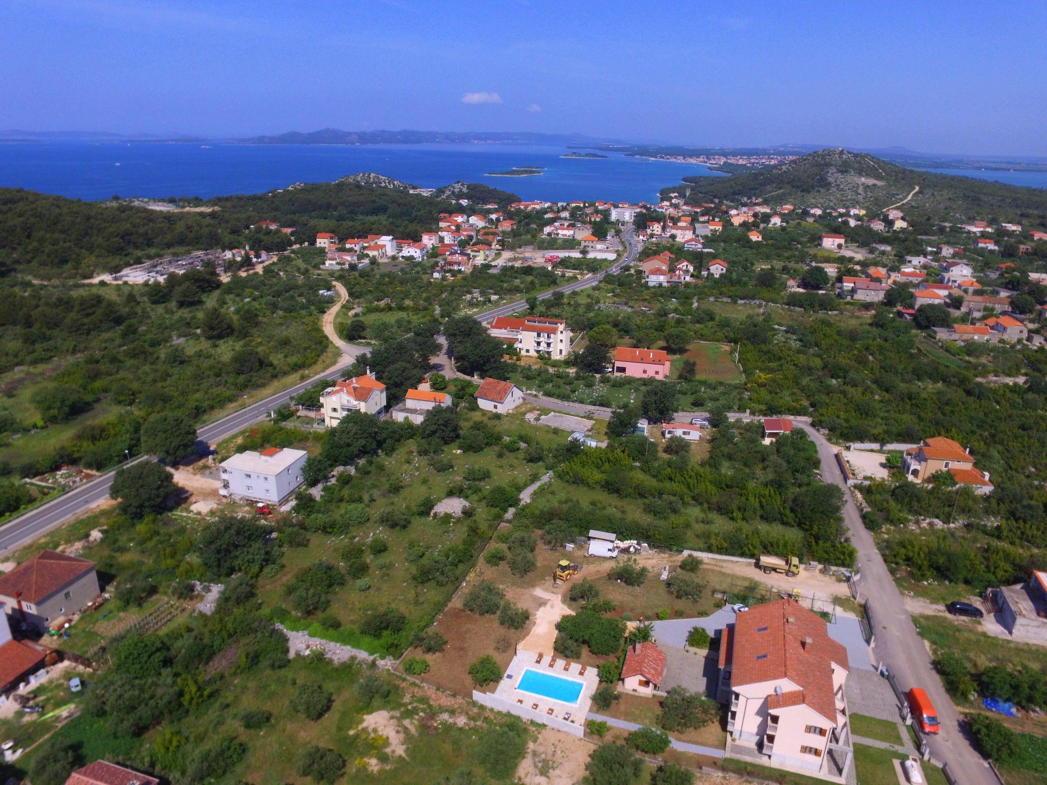 Foto 20 - Apartamento de 2 quartos em Pakoštane com piscina e vistas do mar