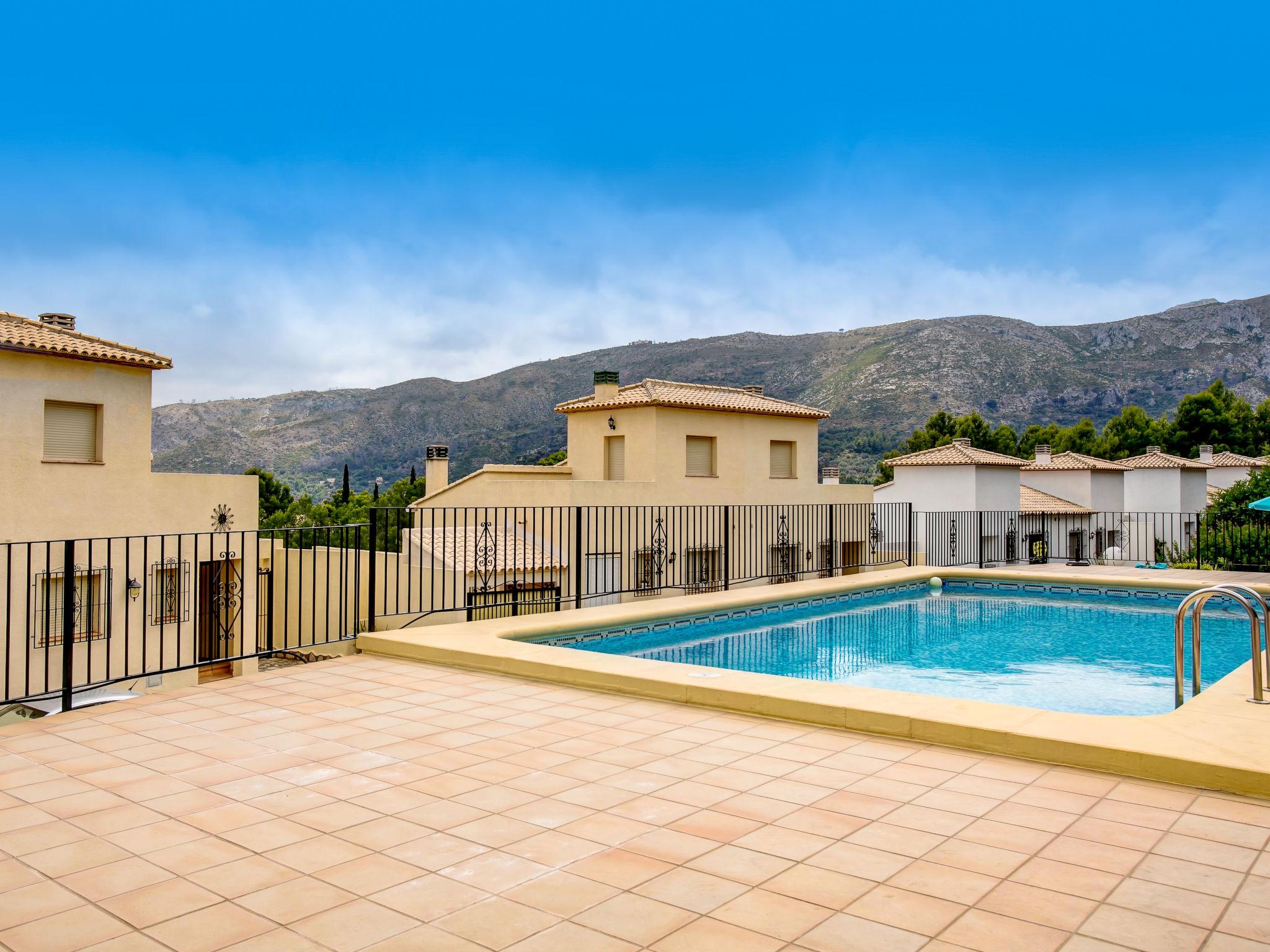 Foto 8 - Casa de 2 quartos em Adsubia com piscina e terraço