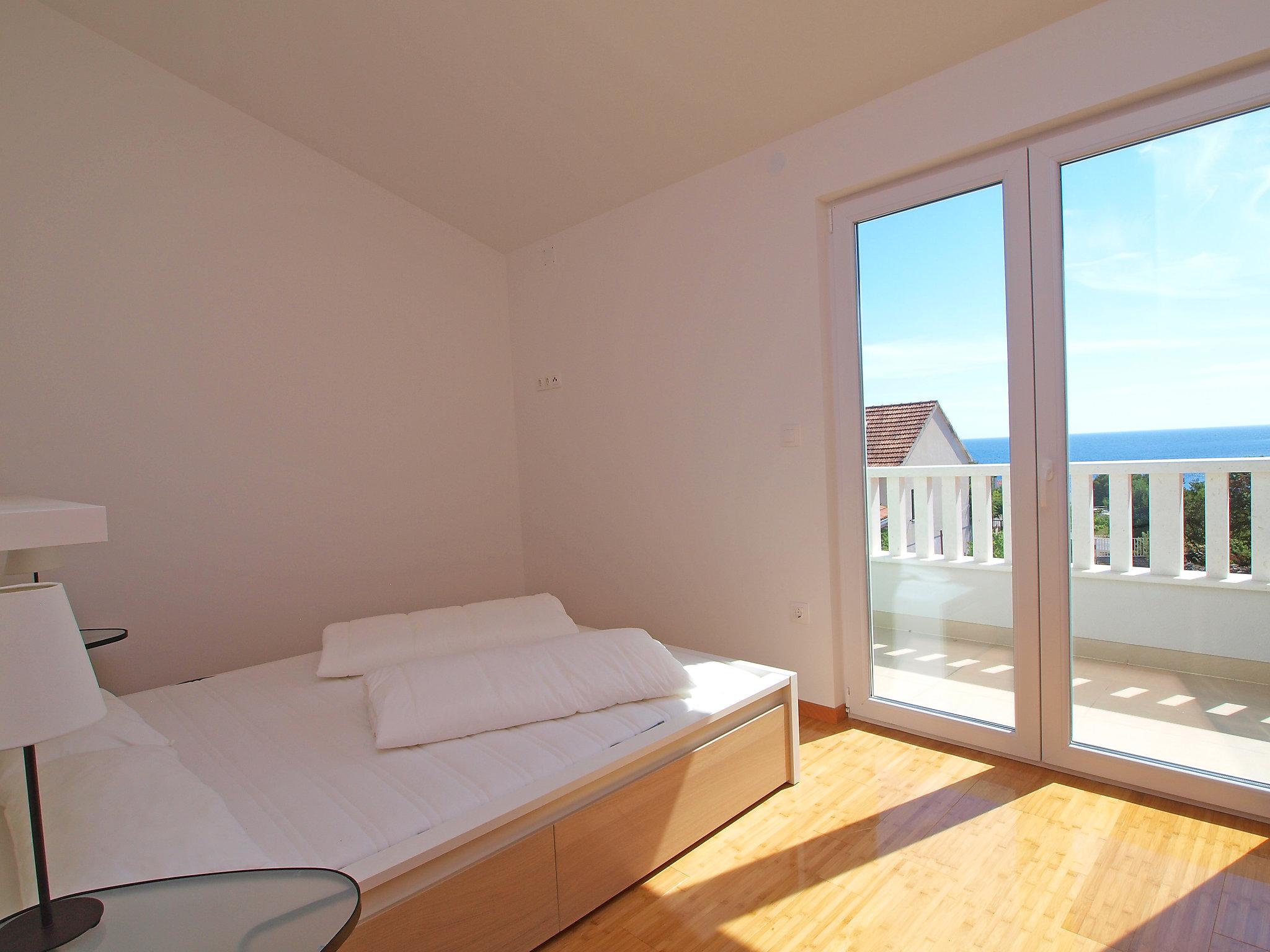 Foto 15 - Casa con 4 camere da letto a Rogoznica con terrazza e vista mare