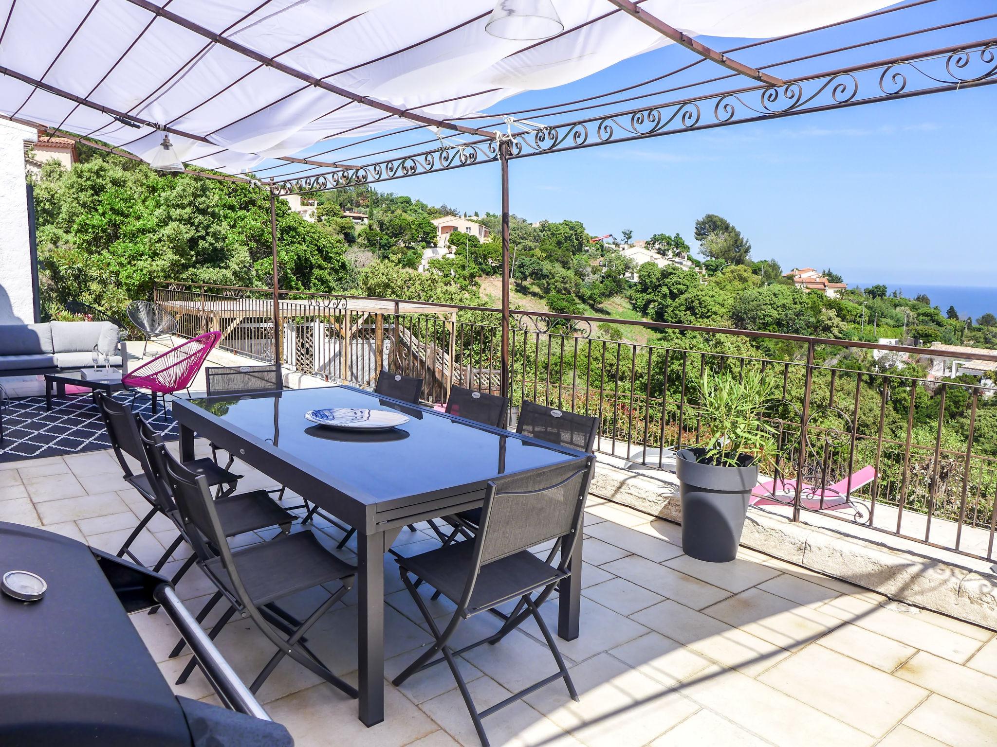 Foto 2 - Casa de 3 habitaciones en Roquebrune-sur-Argens con piscina privada y vistas al mar