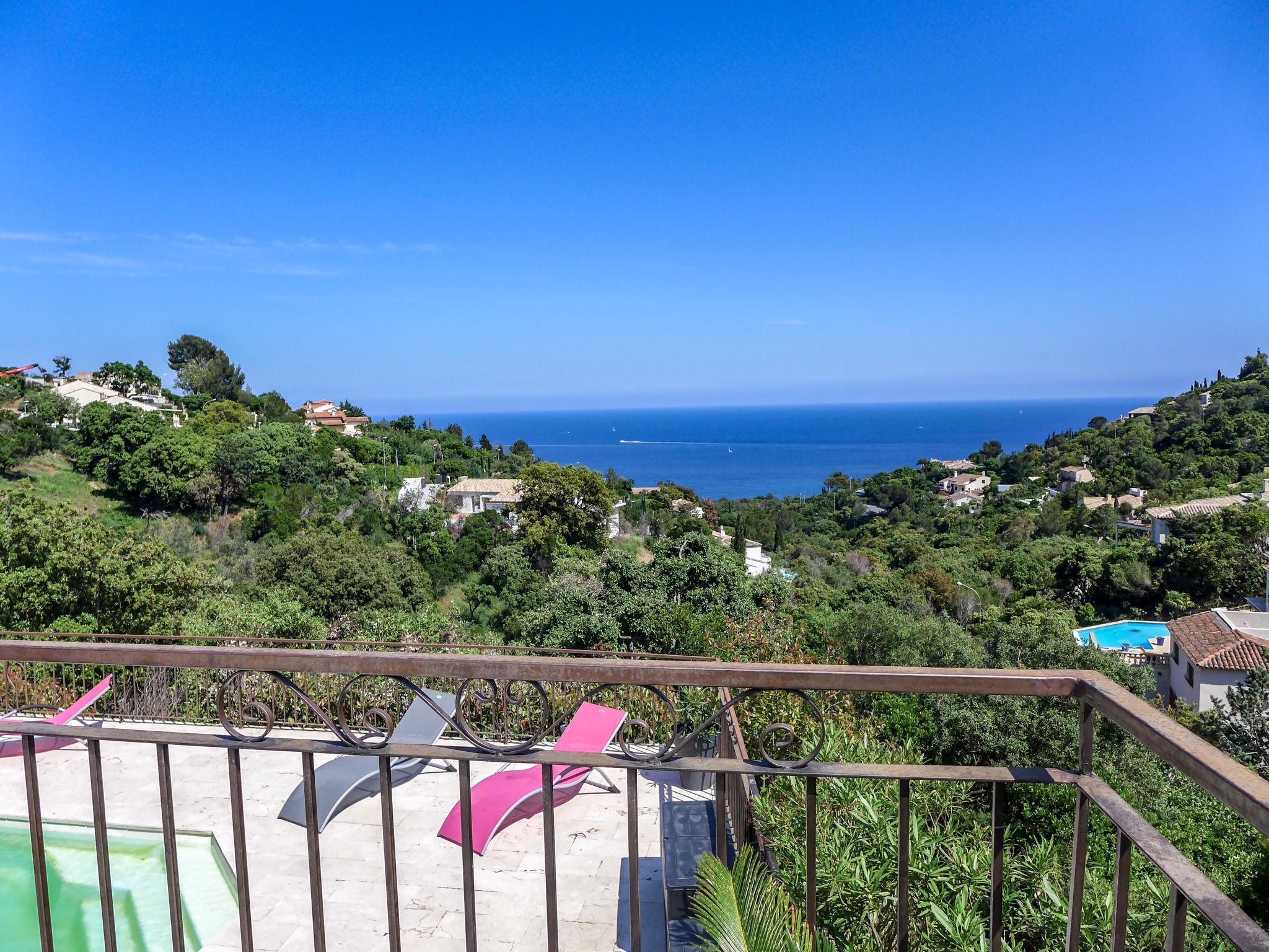 Foto 20 - Haus mit 3 Schlafzimmern in Roquebrune-sur-Argens mit privater pool und blick aufs meer