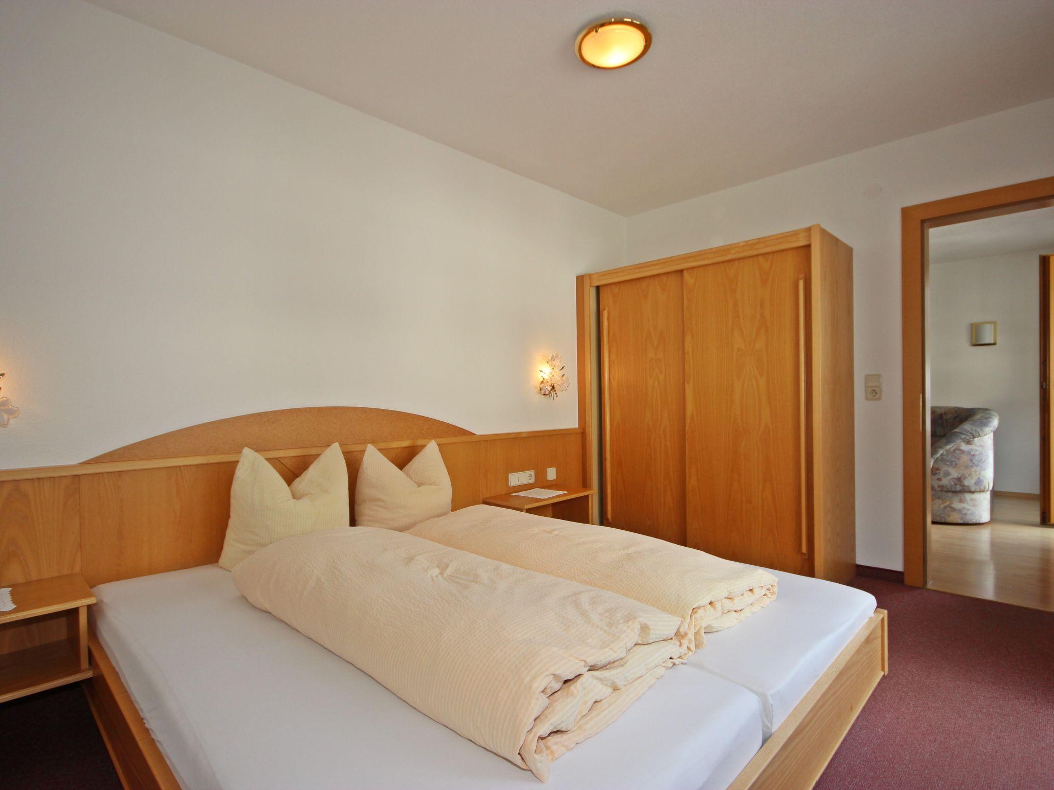 Foto 4 - Appartamento con 2 camere da letto a Ried im Oberinntal con giardino e vista sulle montagne