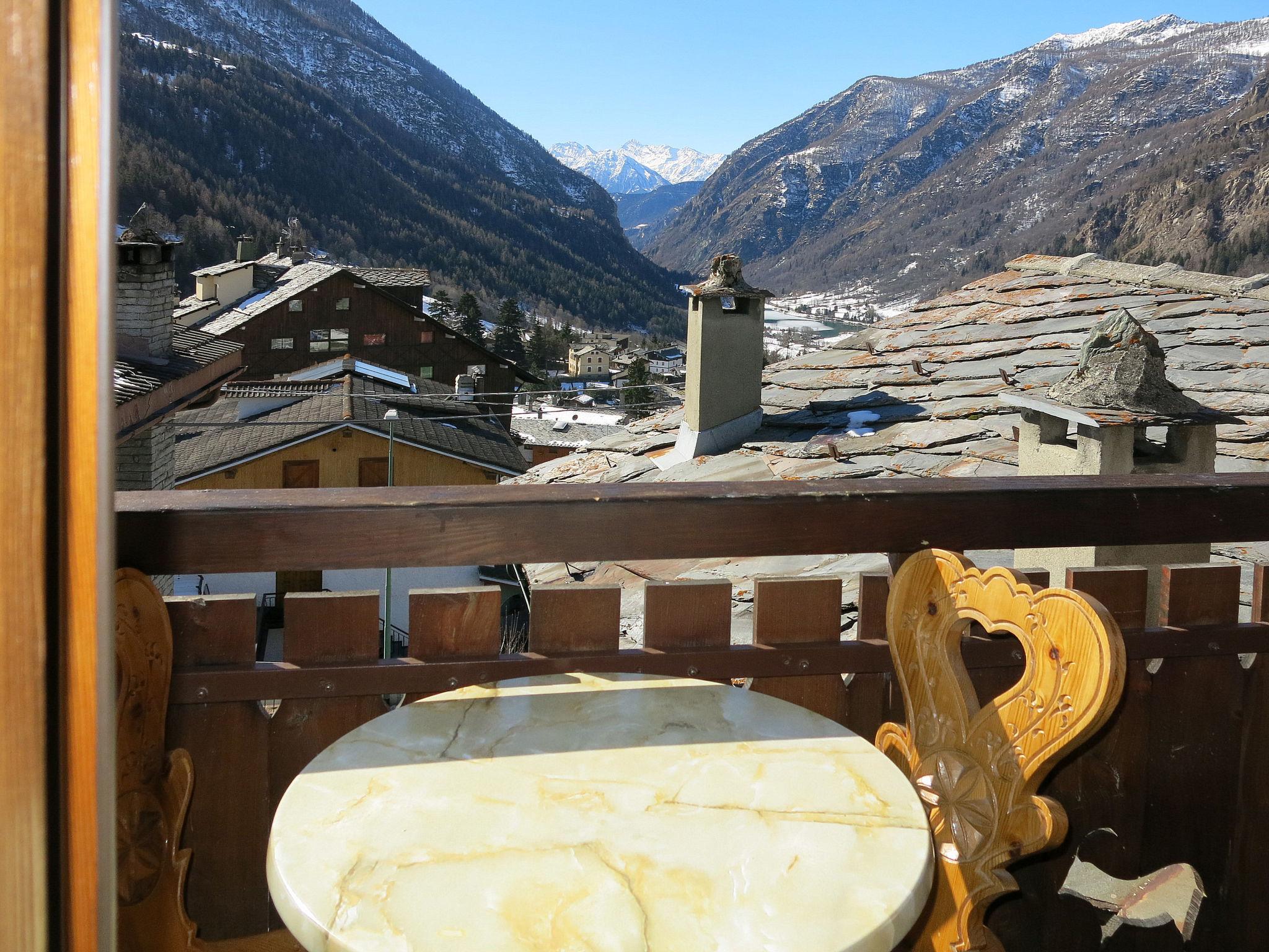 Foto 2 - Apartment mit 2 Schlafzimmern in Valtournenche mit blick auf die berge