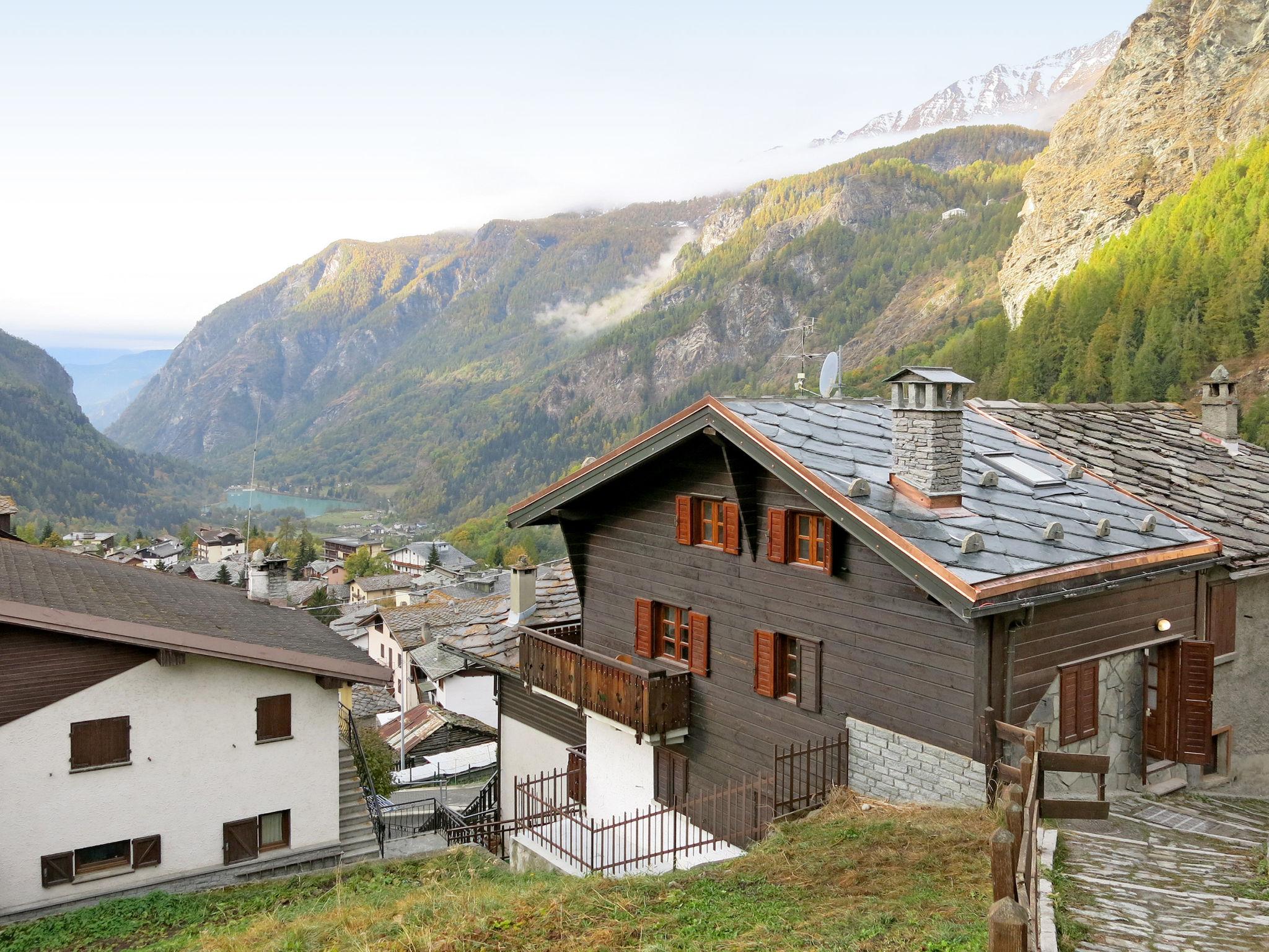 Foto 1 - Appartamento con 2 camere da letto a Valtournenche con vista sulle montagne