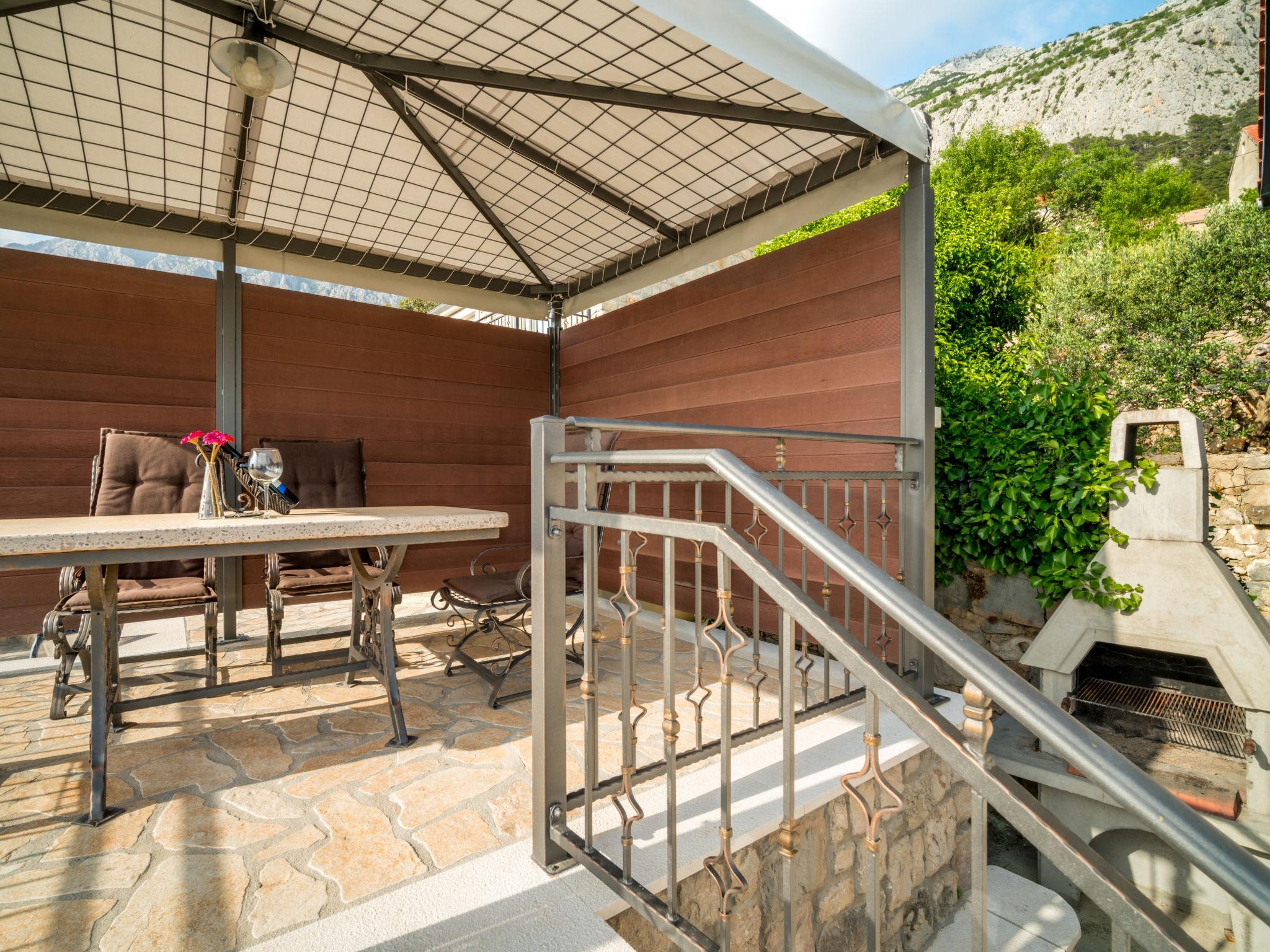 Photo 14 - Maison de 1 chambre à Makarska avec piscine privée et jardin