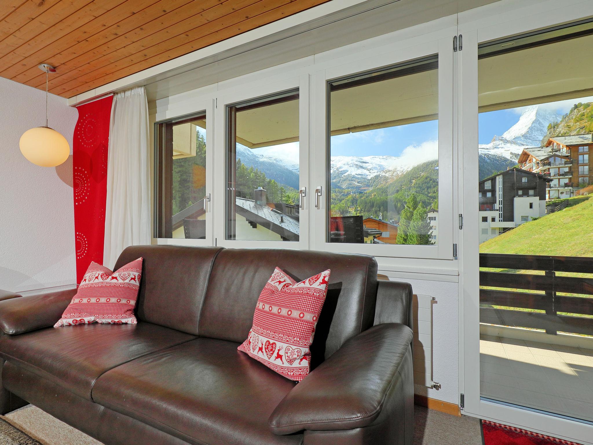 Photo 2 - Appartement de 2 chambres à Zermatt avec vues sur la montagne