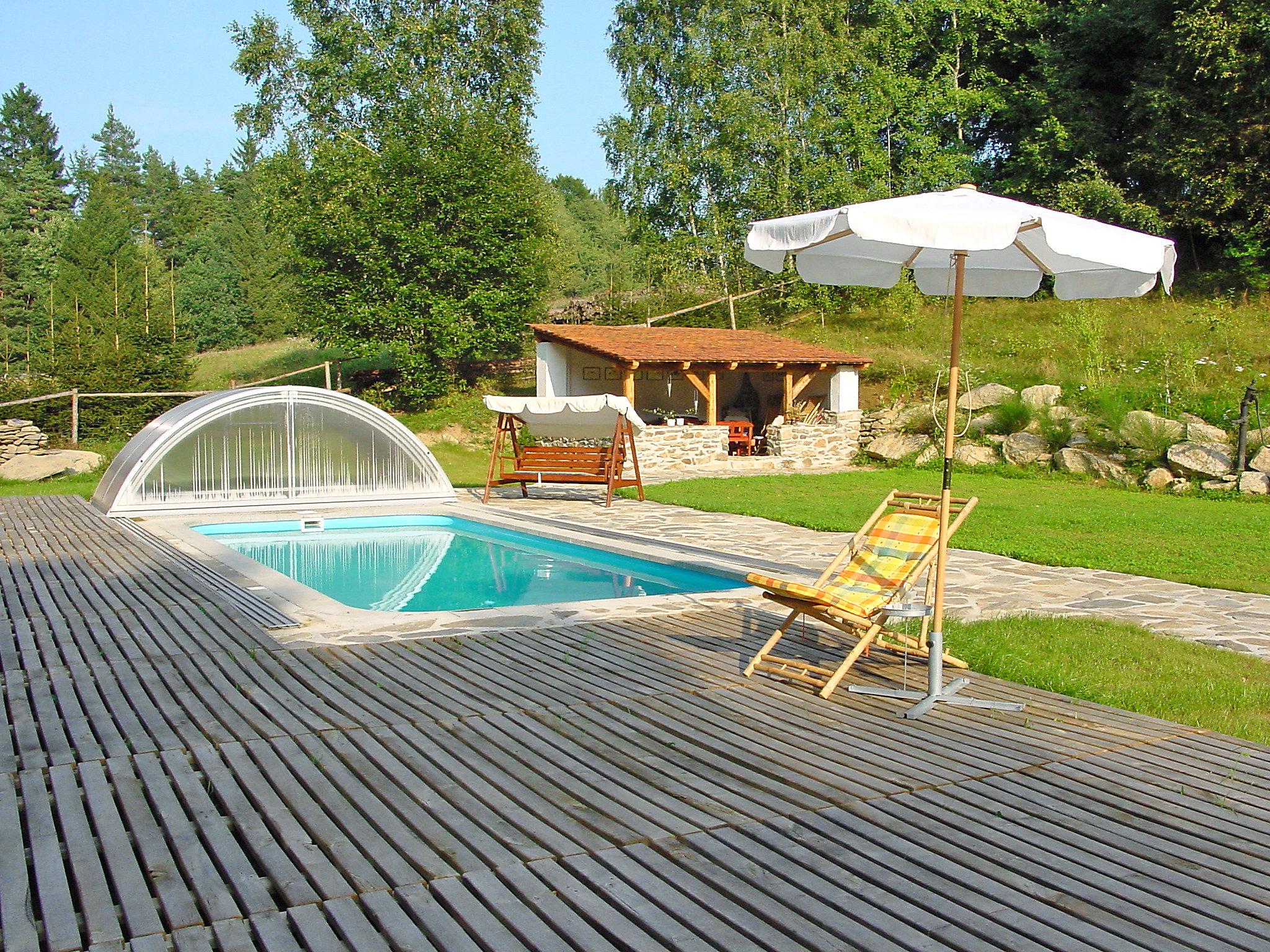 Photo 2 - Maison de 5 chambres à Benešov nad Černou avec piscine privée et jardin