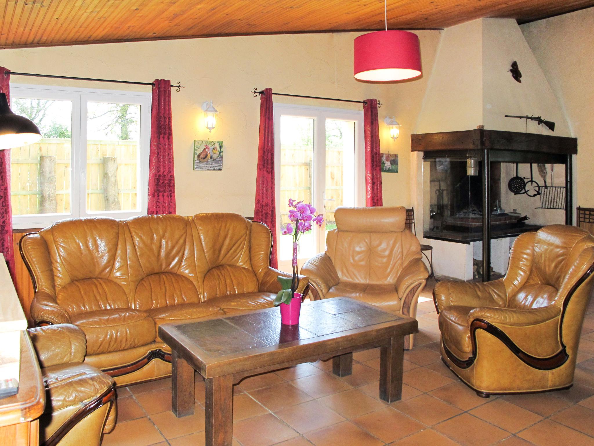 Photo 16 - 4 bedroom House in Le Mesnil with garden and sea view