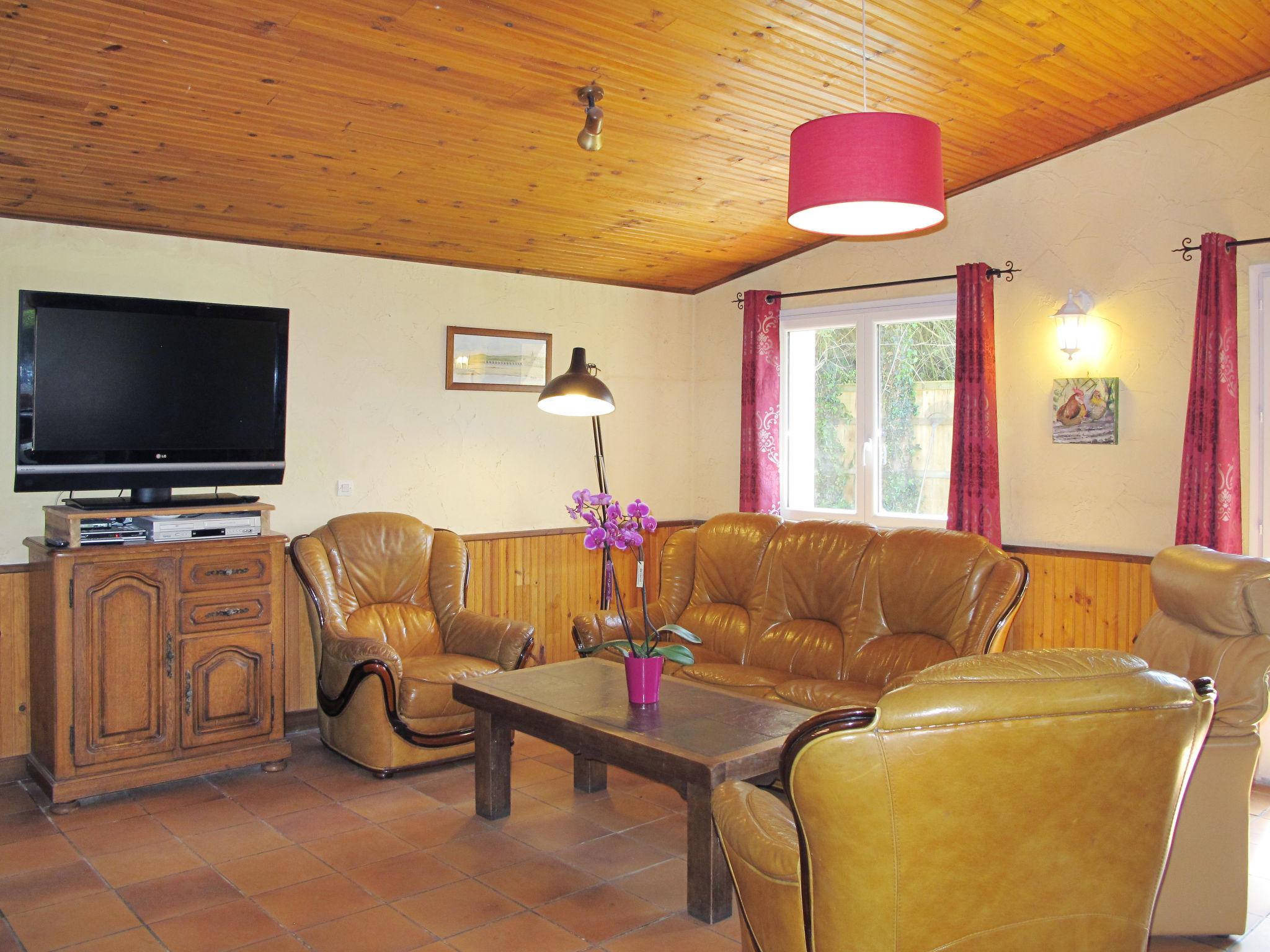 Photo 17 - 4 bedroom House in Le Mesnil with garden and sea view