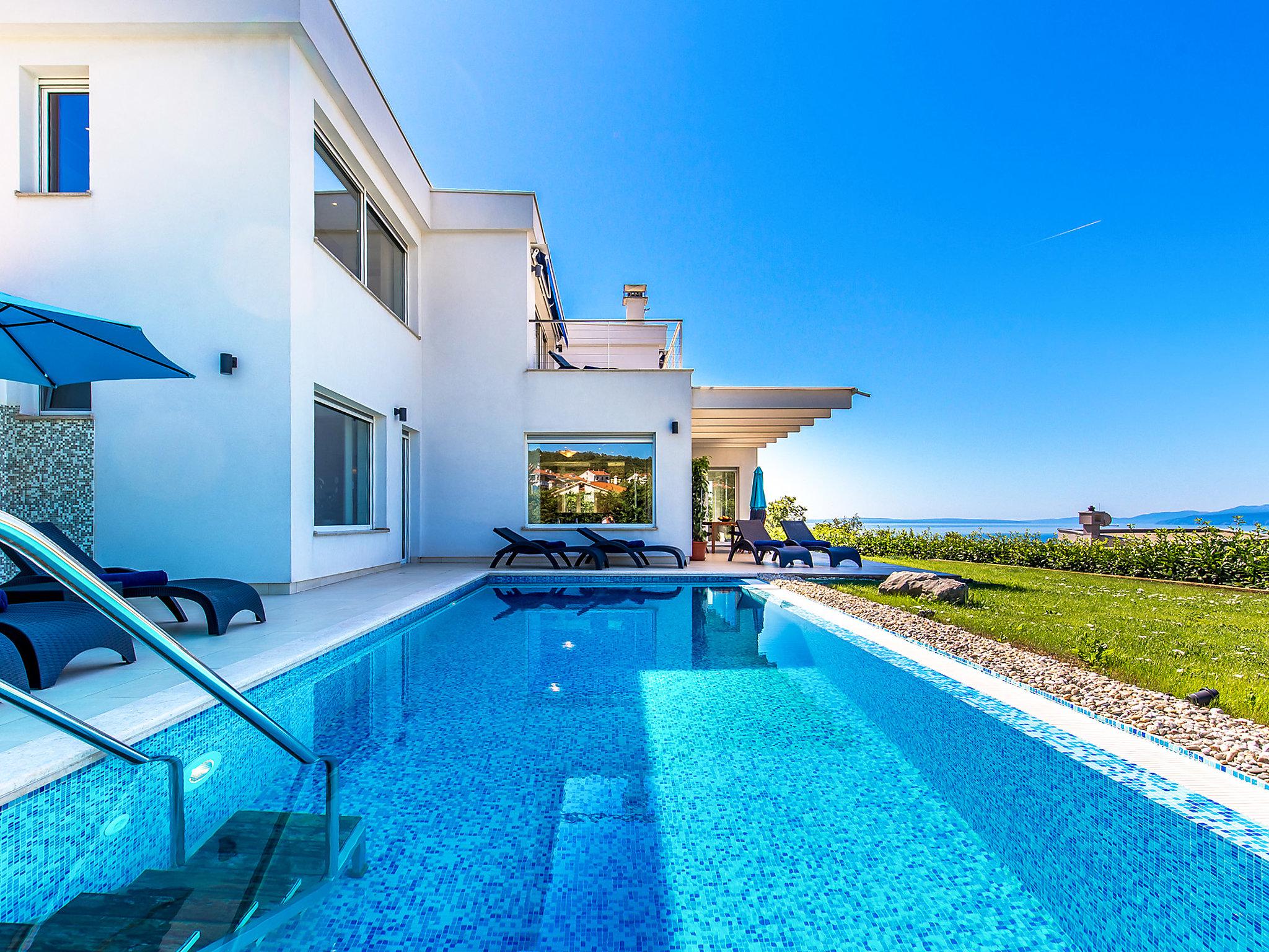 Foto 1 - Casa de 4 quartos em Rijeka com piscina privada e terraço